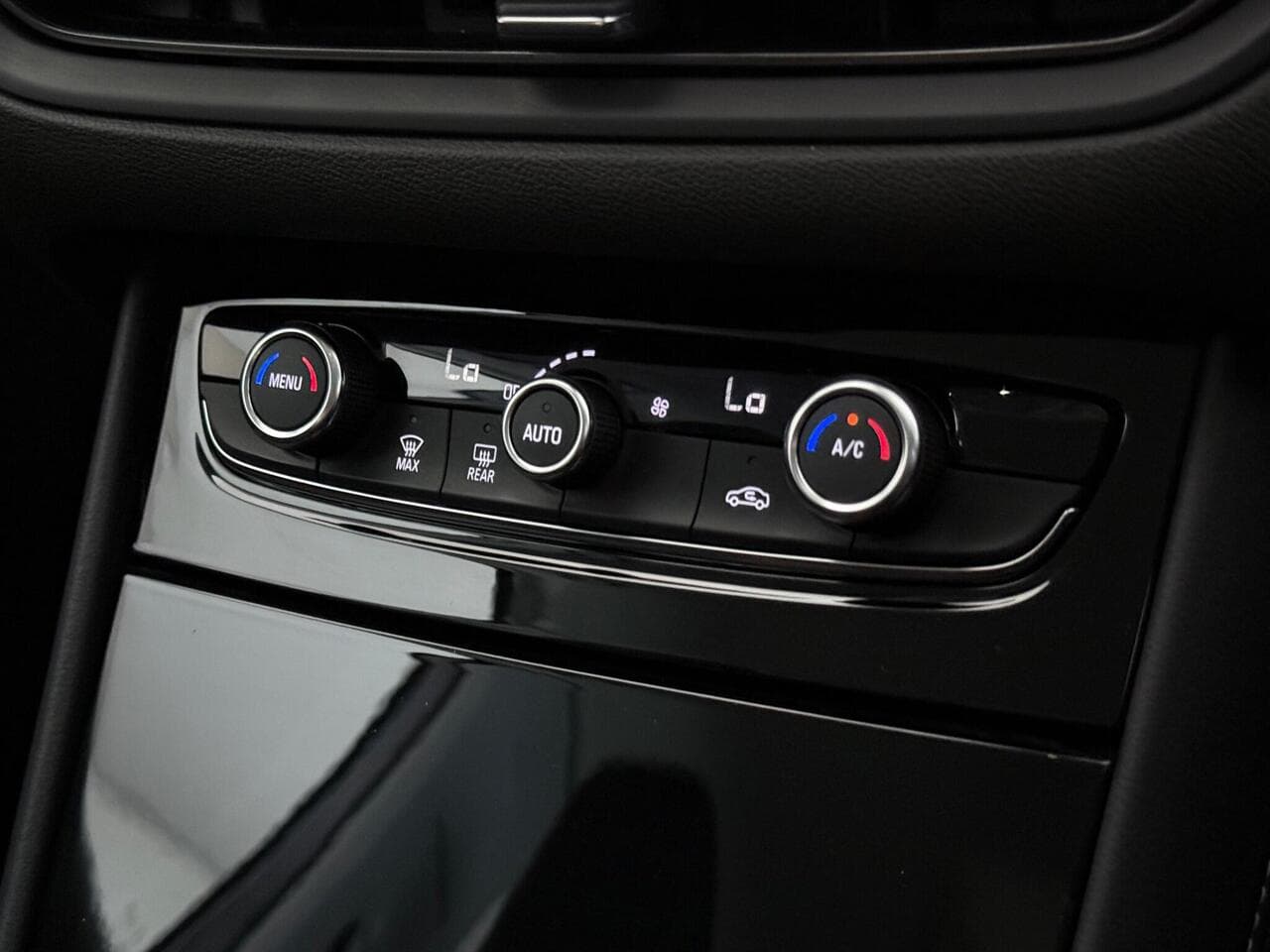 Vauxhall Grandland thumbnail Misc Controls