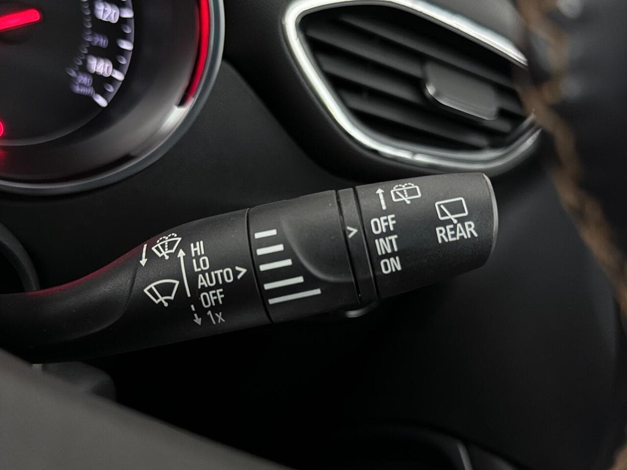 Vauxhall Crossland X thumbnail Misc Controls