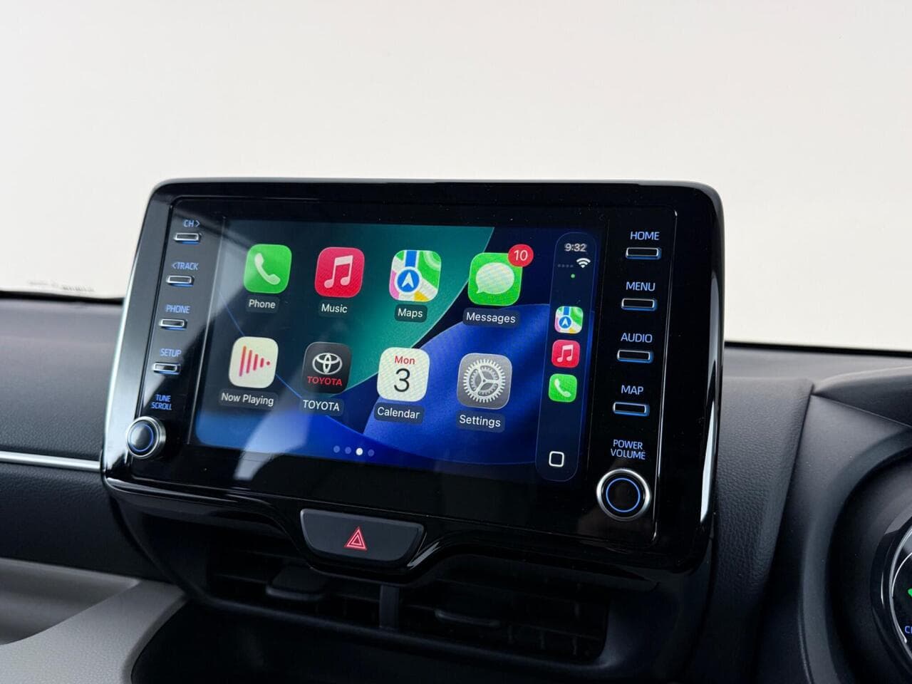 Toyota Yaris thumbnail Infotainment System