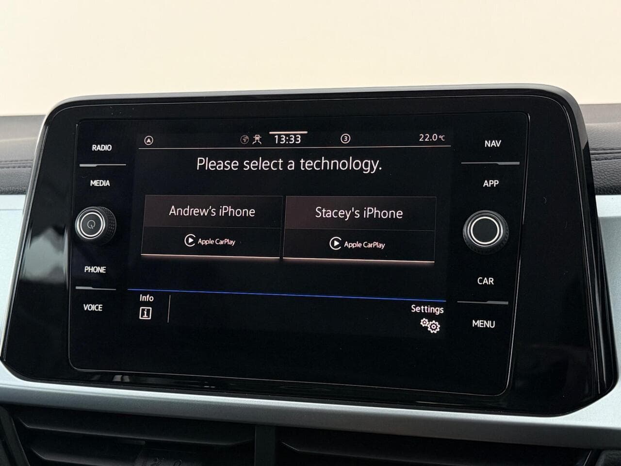 Volkswagen T-Roc thumbnail Infotainment System
