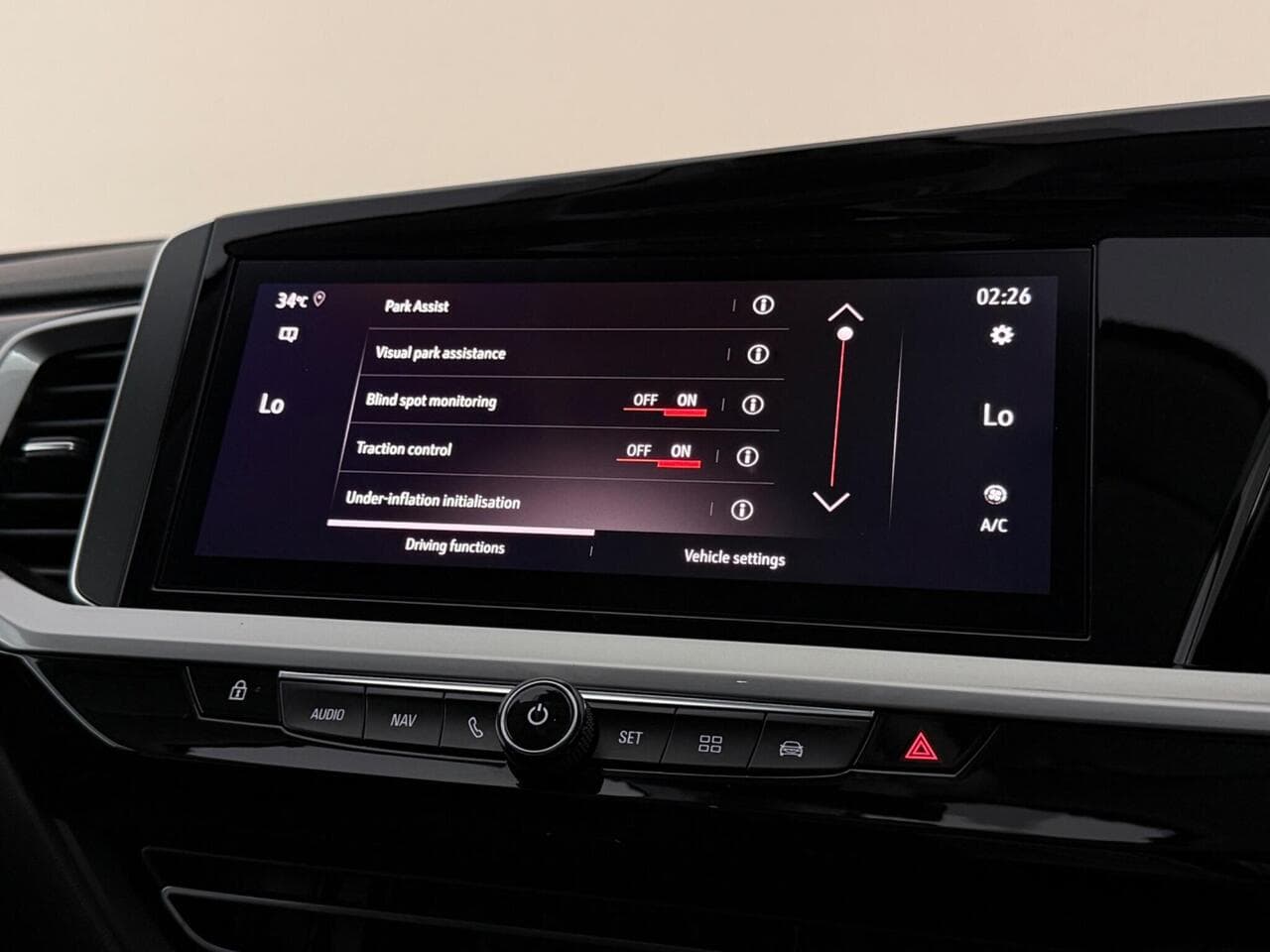 Vauxhall Grandland thumbnail Infotainment System