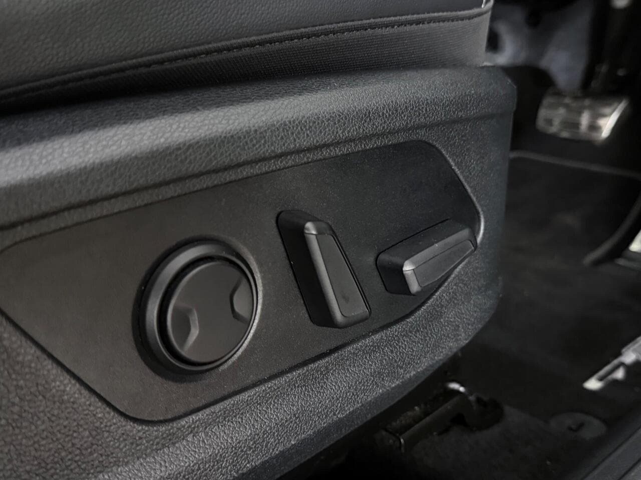 Kia Sportage thumbnail Misc Controls