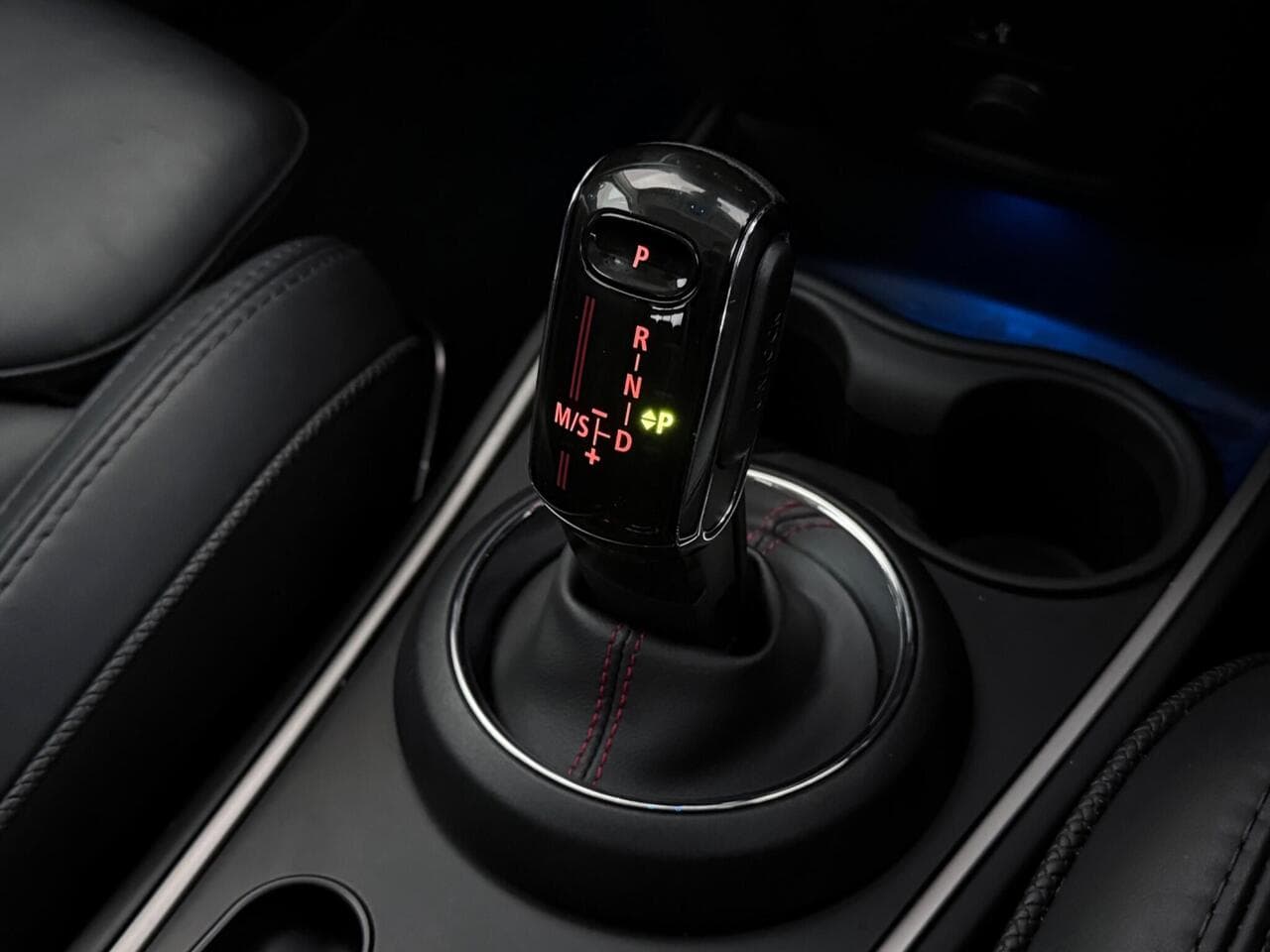 MINI Countryman thumbnail Interior Front