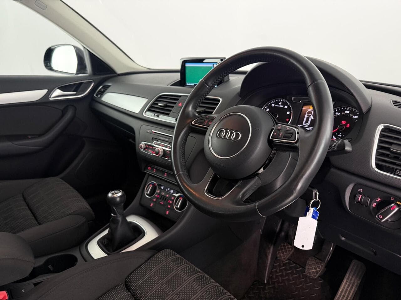 Audi Q3 thumbnail Interior Front