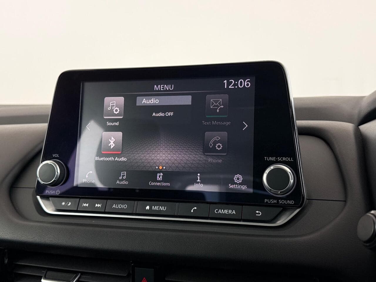 Nissan Qashqai thumbnail Infotainment System