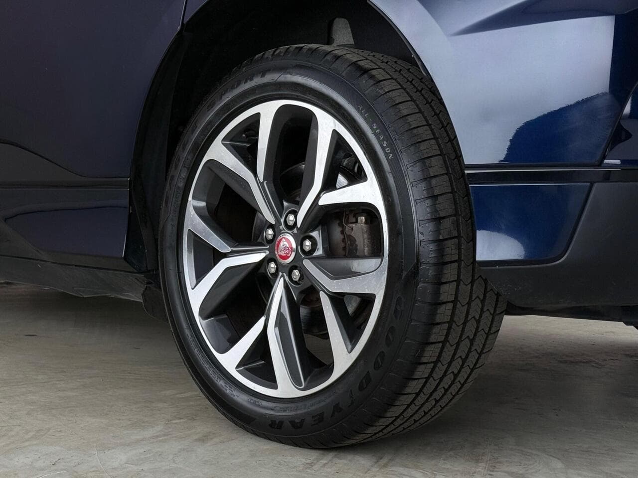 Jaguar I-PACE thumbnail Wheel
