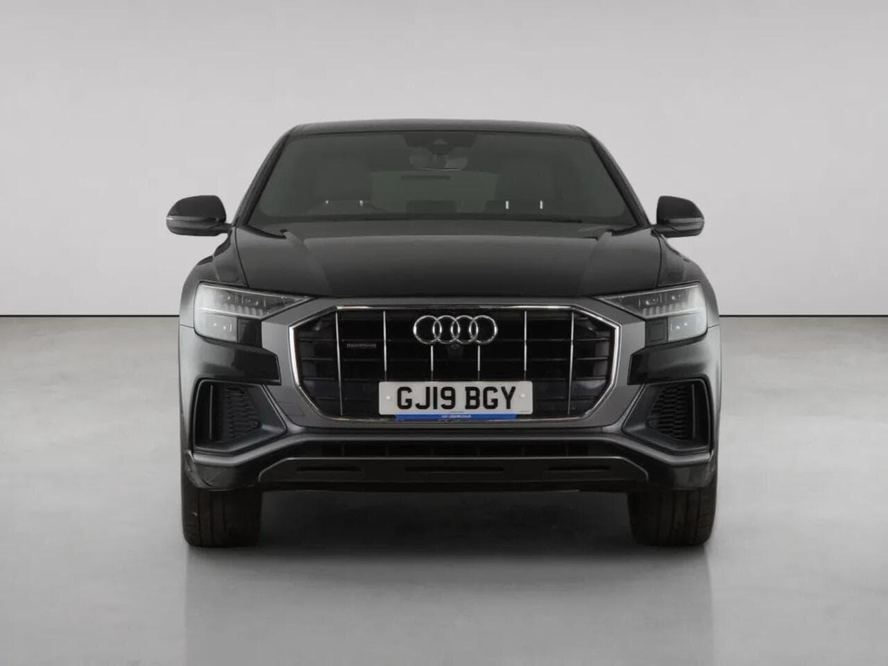 Audi Q8 thumbnail Front