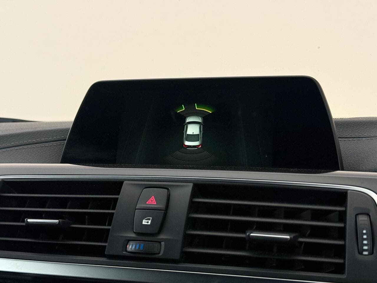 BMW 4 Series thumbnail Infotainment System