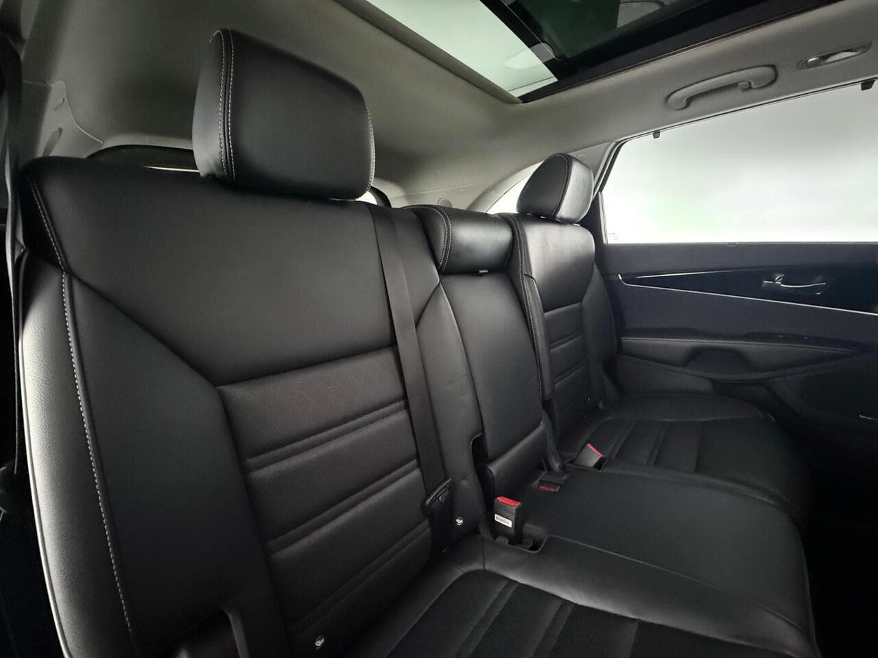 Kia Sorento thumbnail Seats Rear