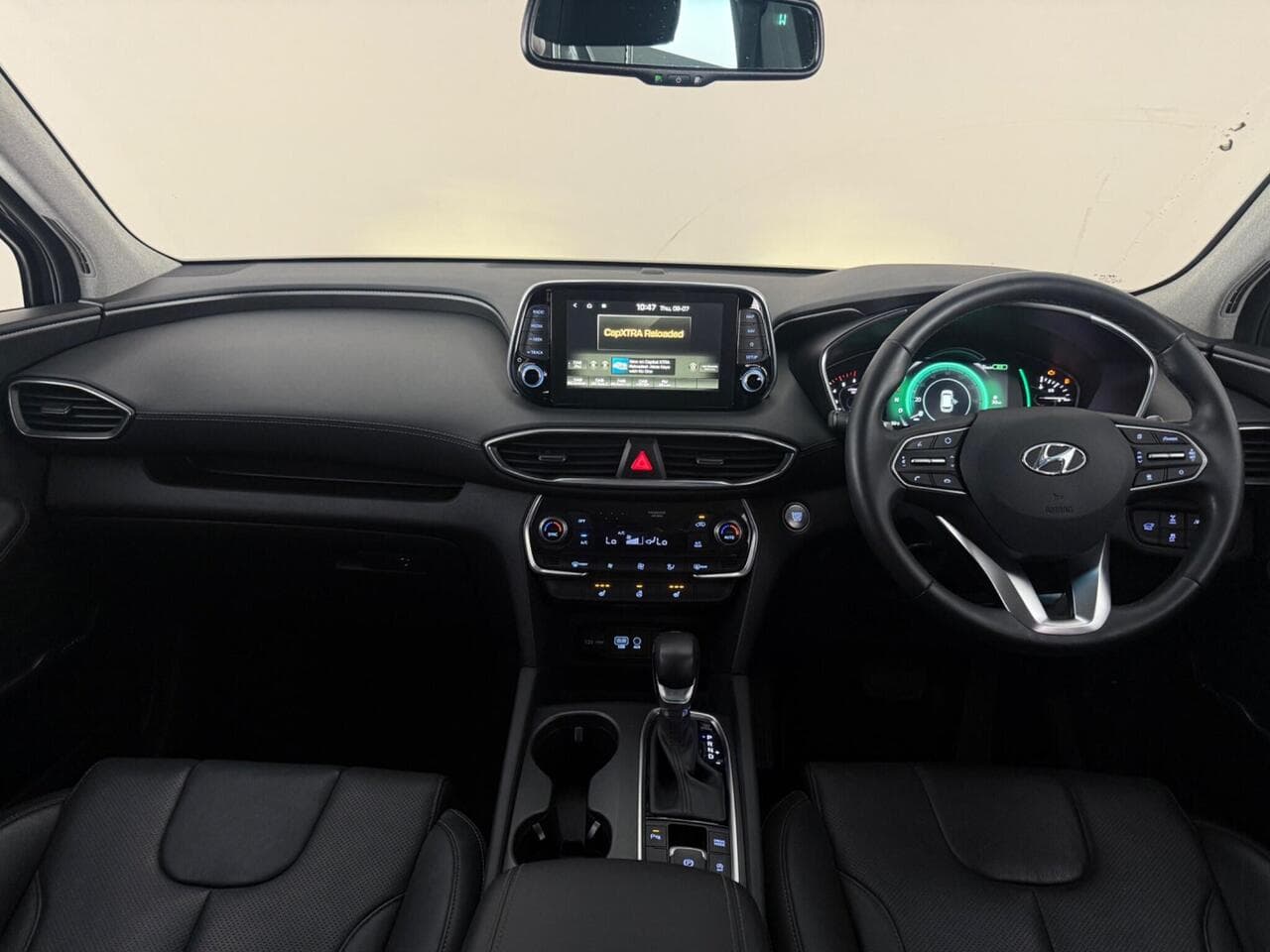 Hyundai Santa Fe thumbnail Interior Front