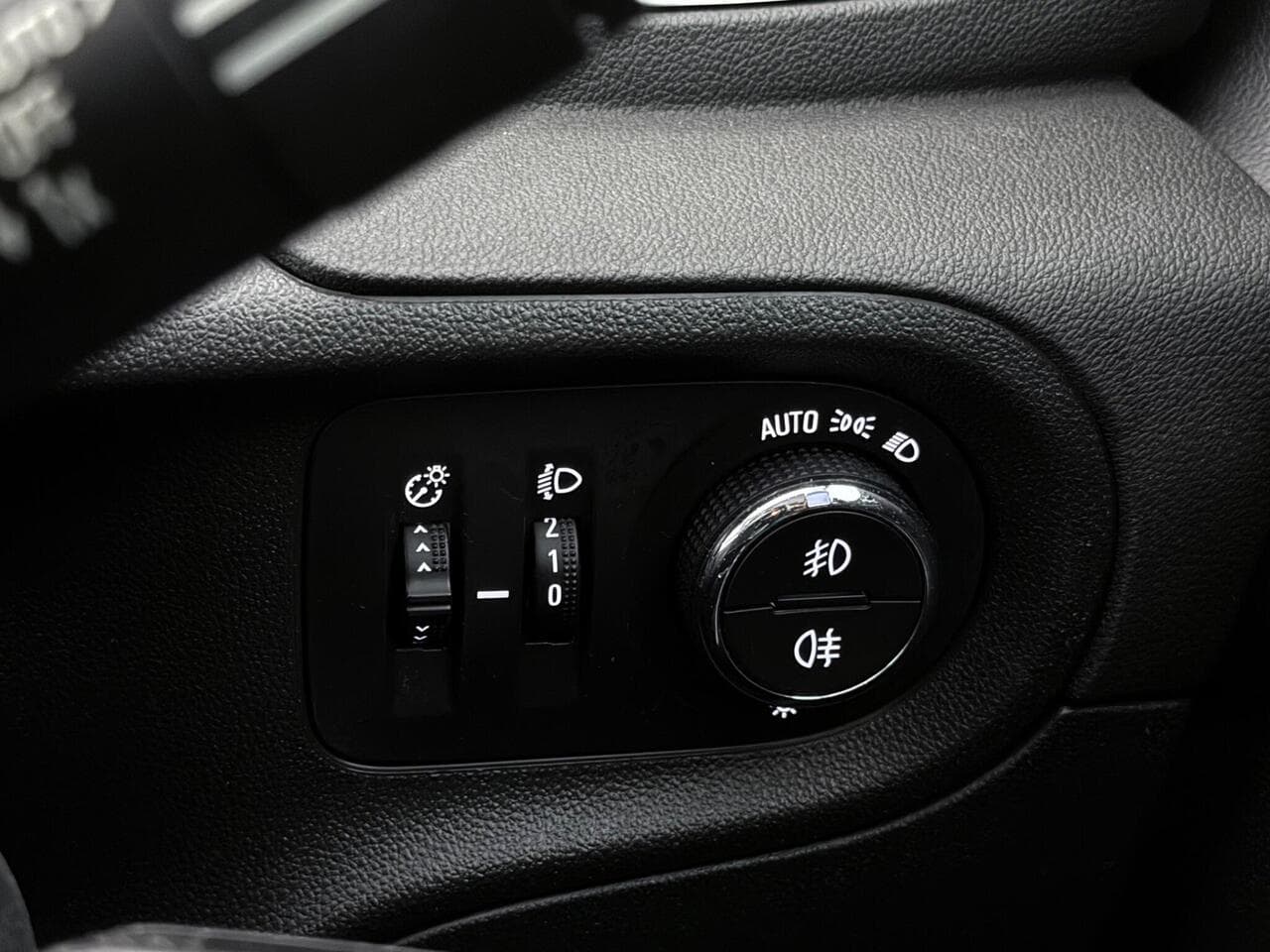 Vauxhall Grandland X thumbnail Misc Controls