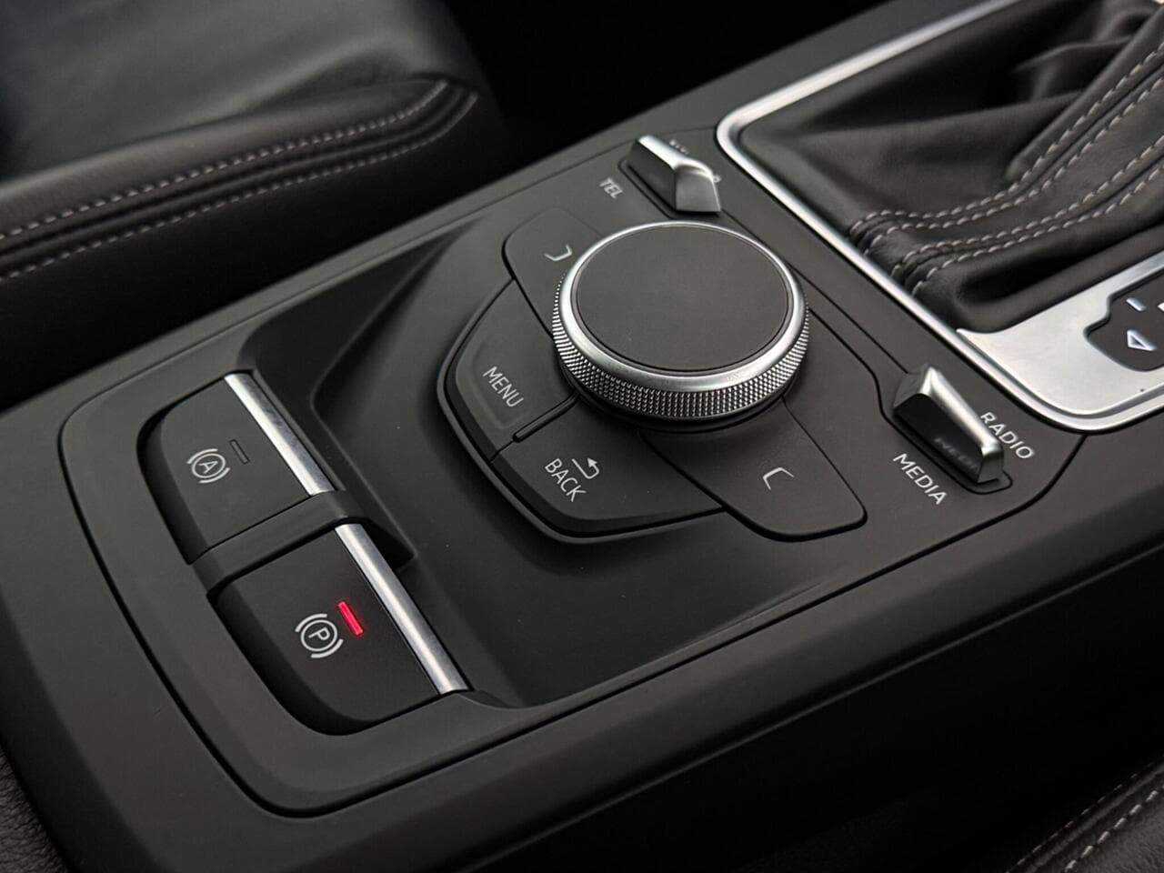 Audi Q2 thumbnail Misc Controls