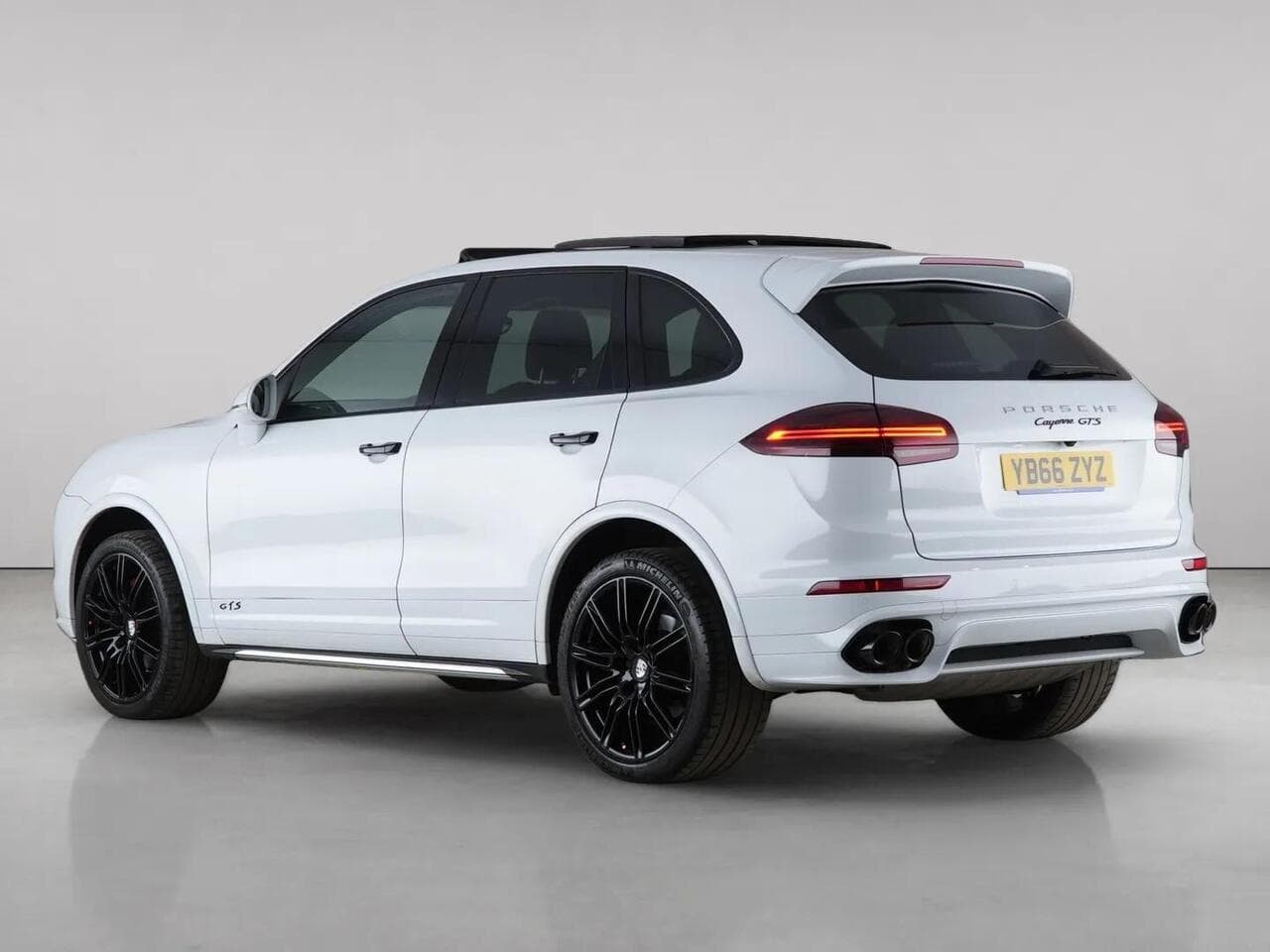 Porsche Cayenne thumbnail Rear Left