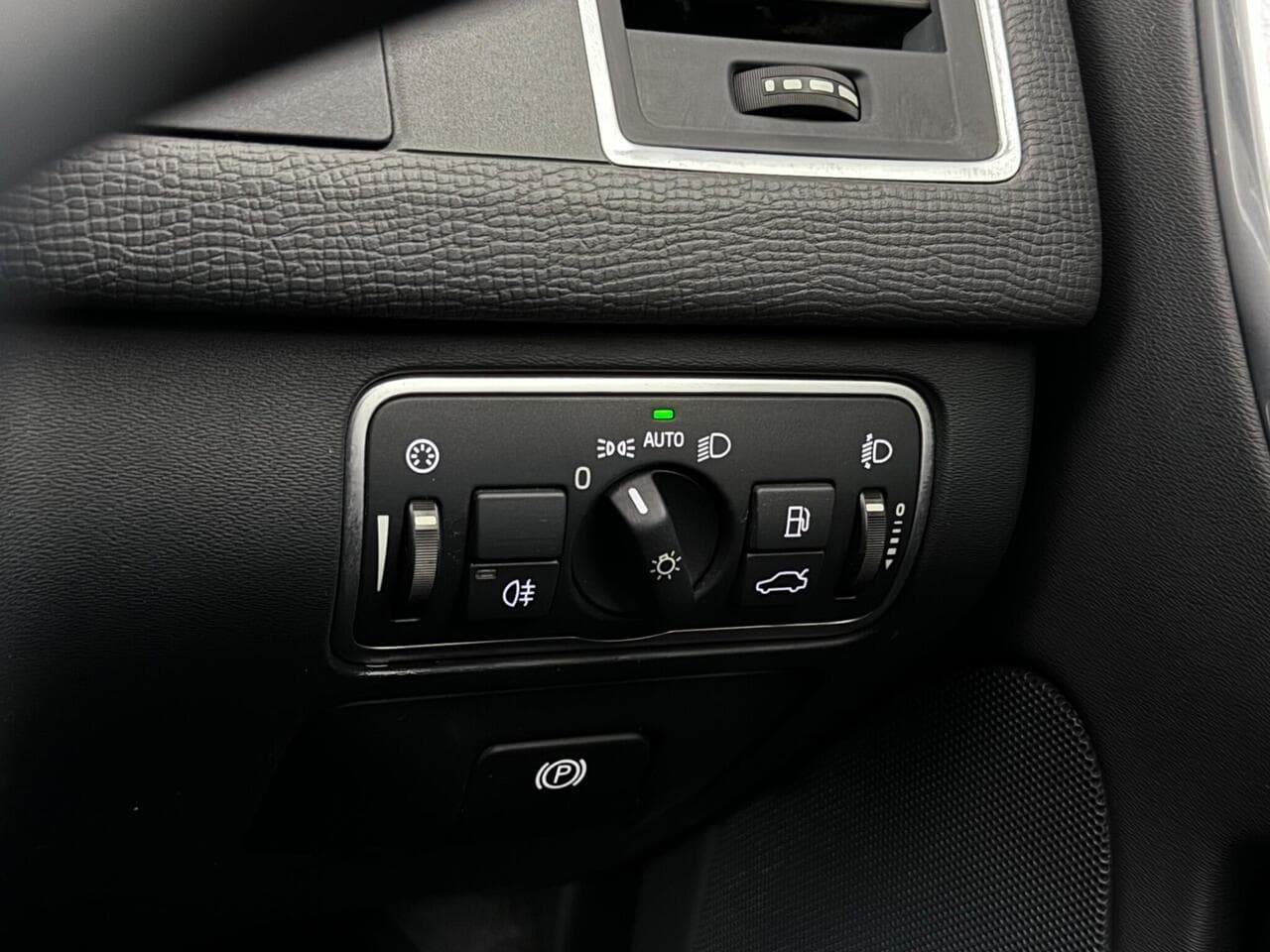 Volvo XC60 thumbnail Misc Controls