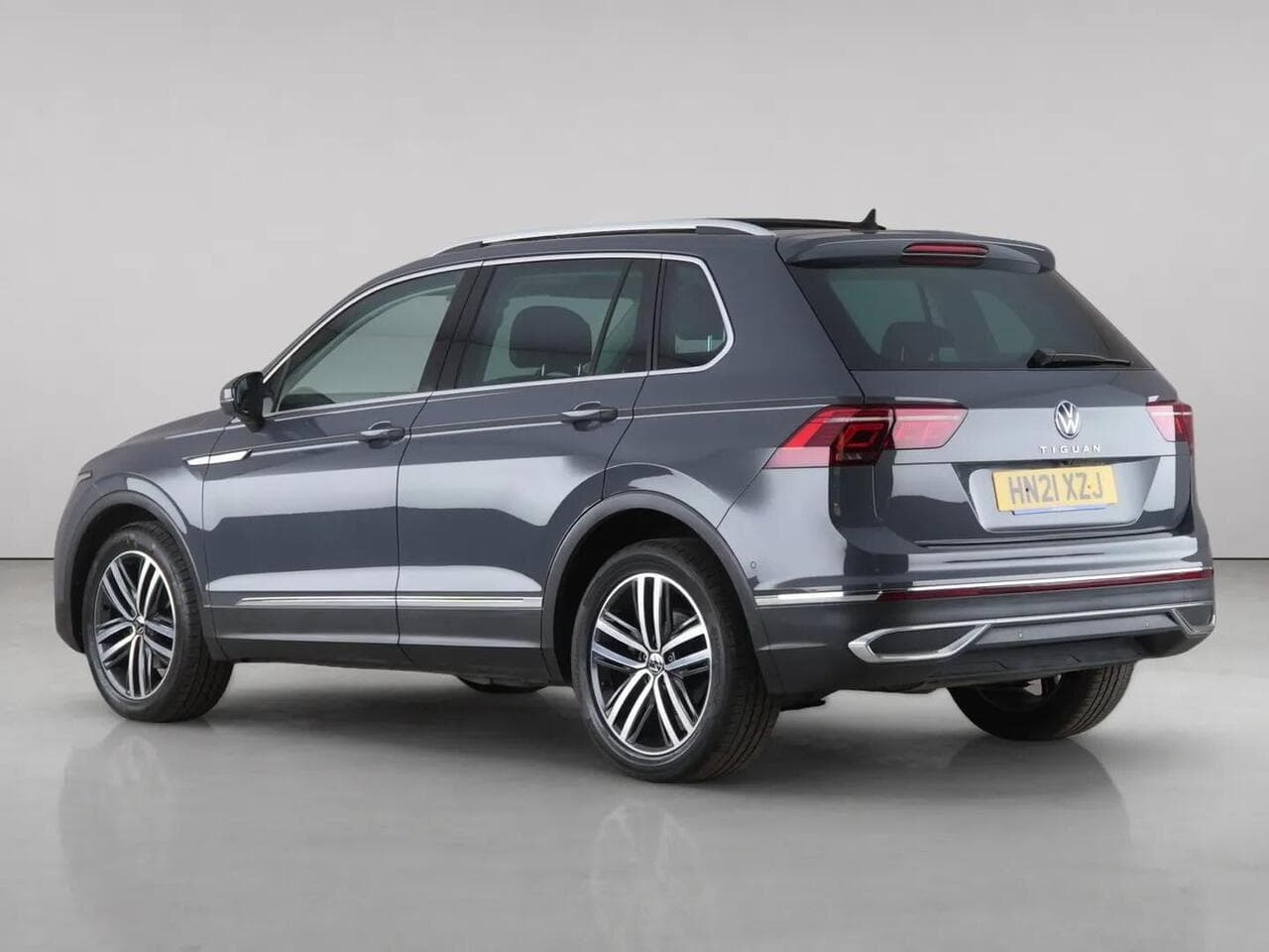 Volkswagen Tiguan thumbnail Rear Left
