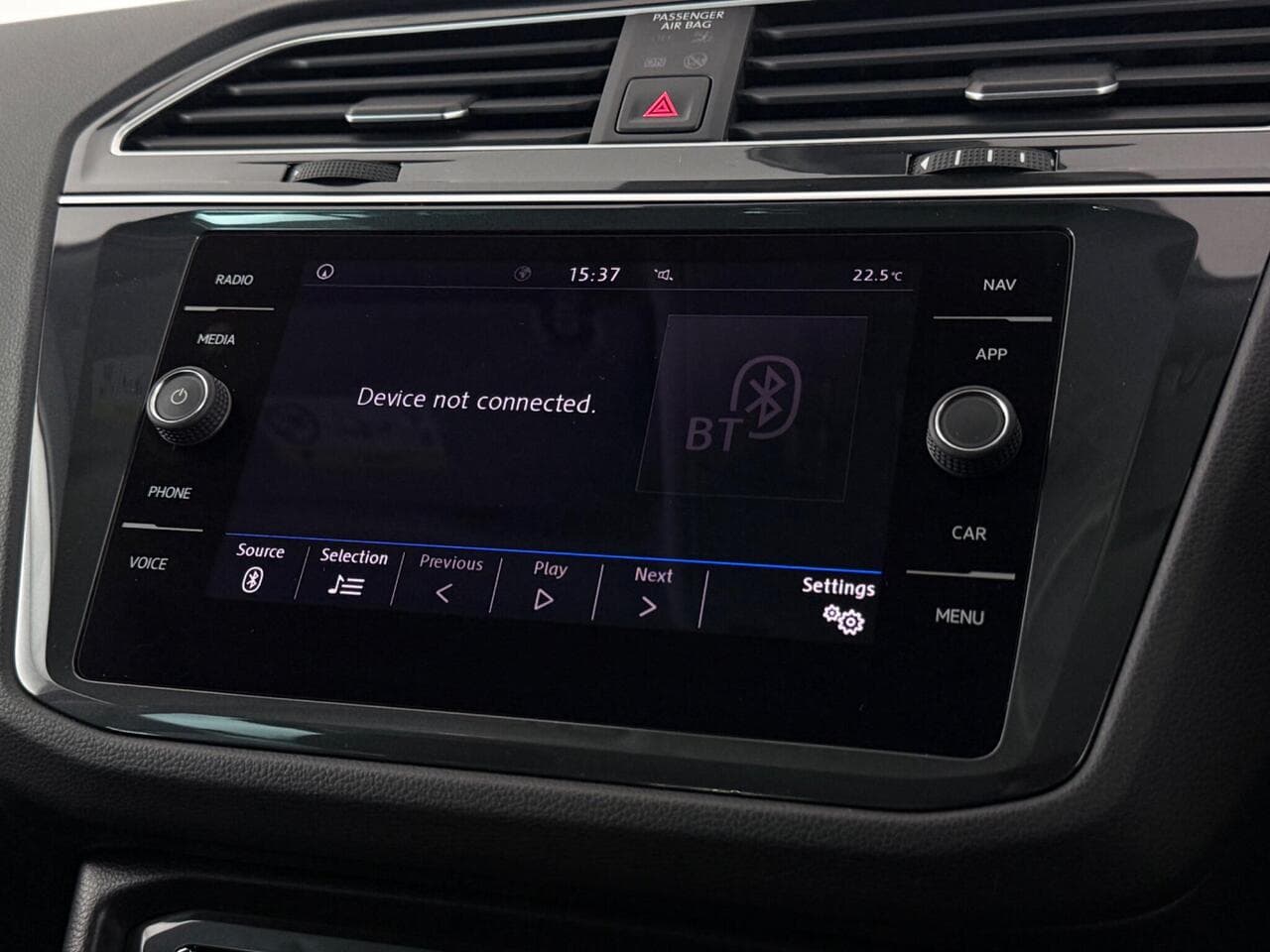 Volkswagen Tiguan thumbnail Infotainment System