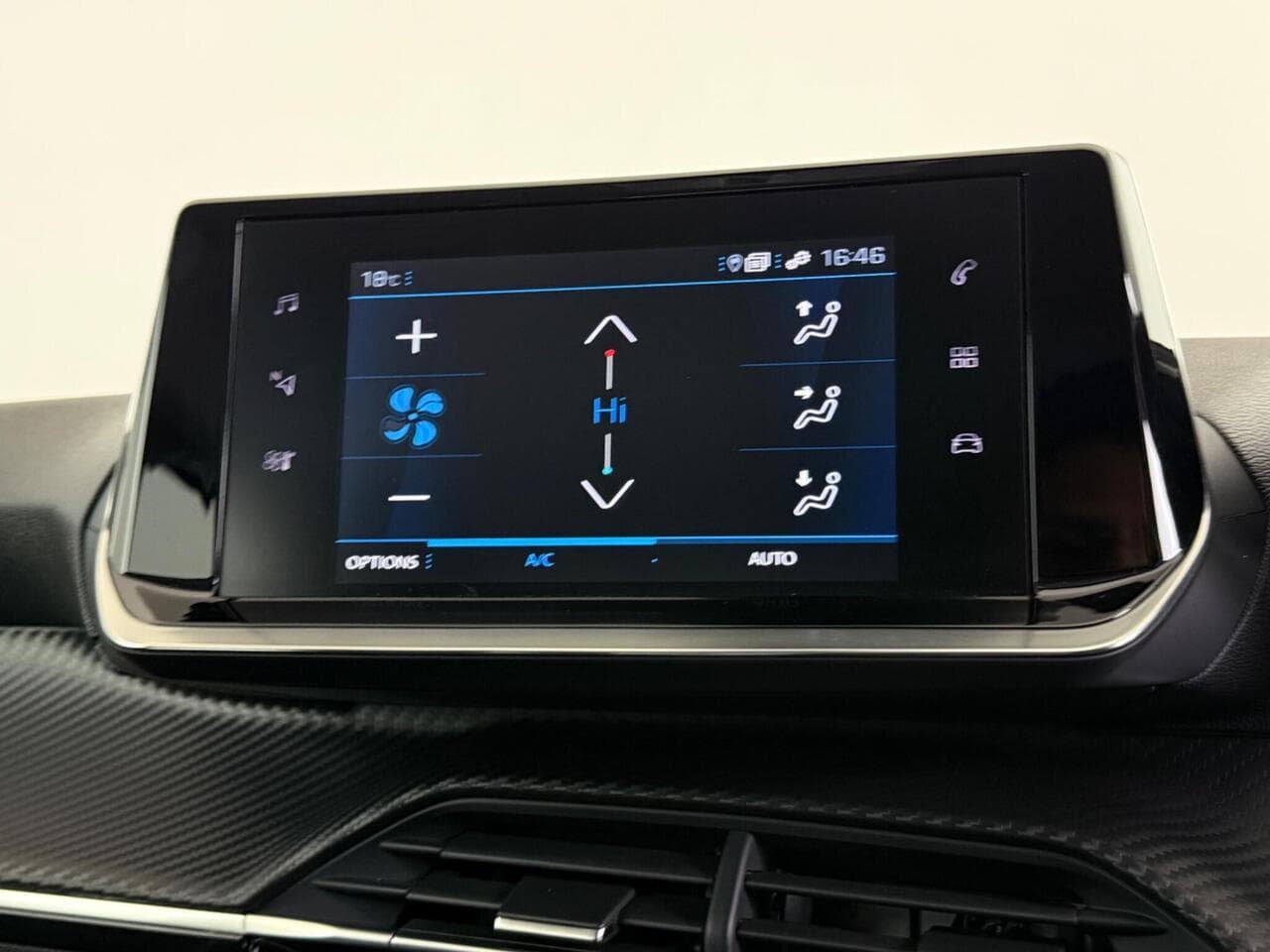 Peugeot 208 thumbnail Infotainment System