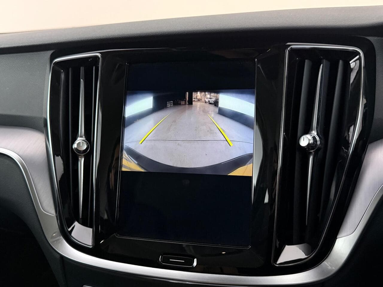 Volvo V60 thumbnail Infotainment System