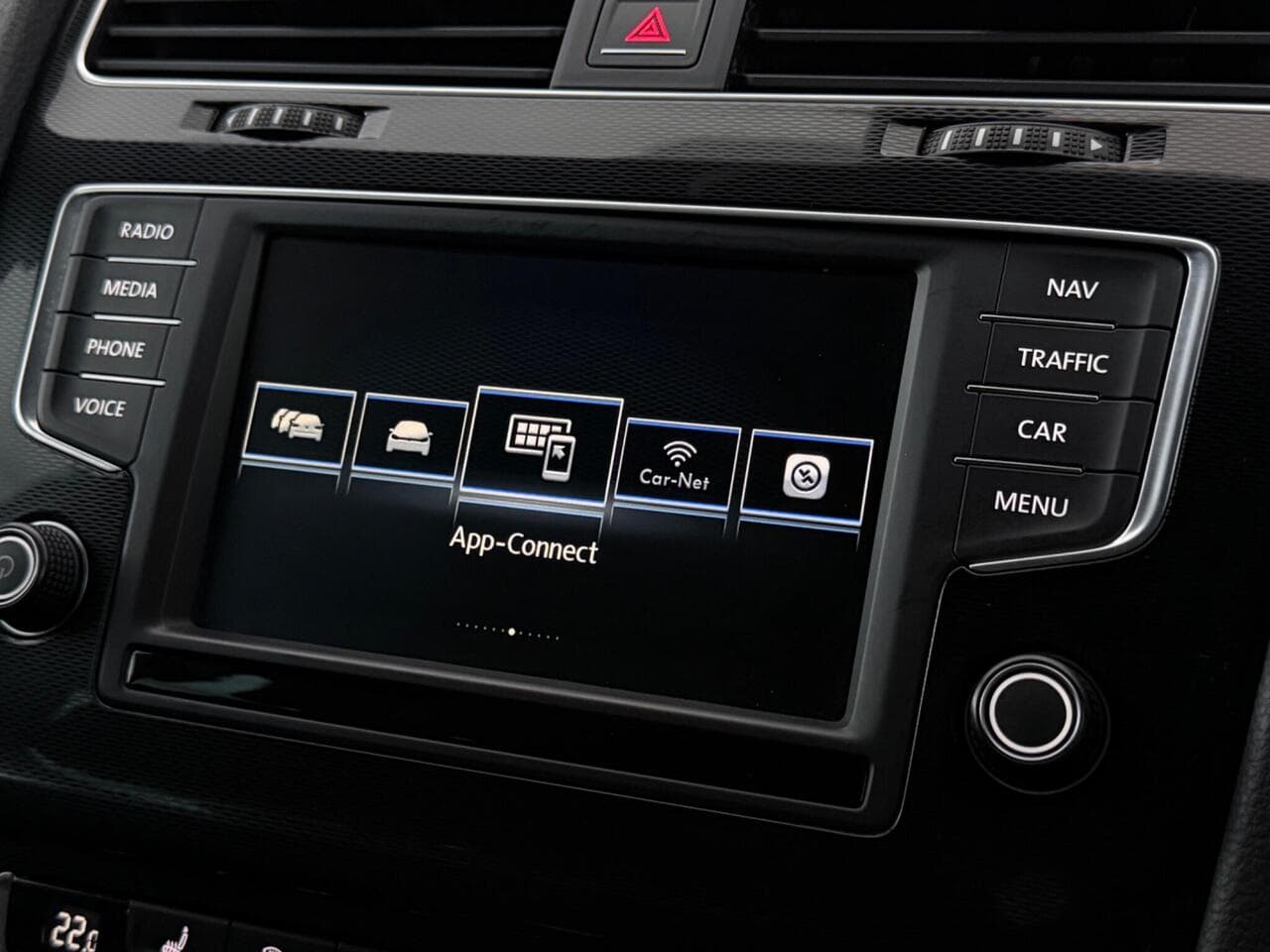 Volkswagen Golf thumbnail Infotainment System
