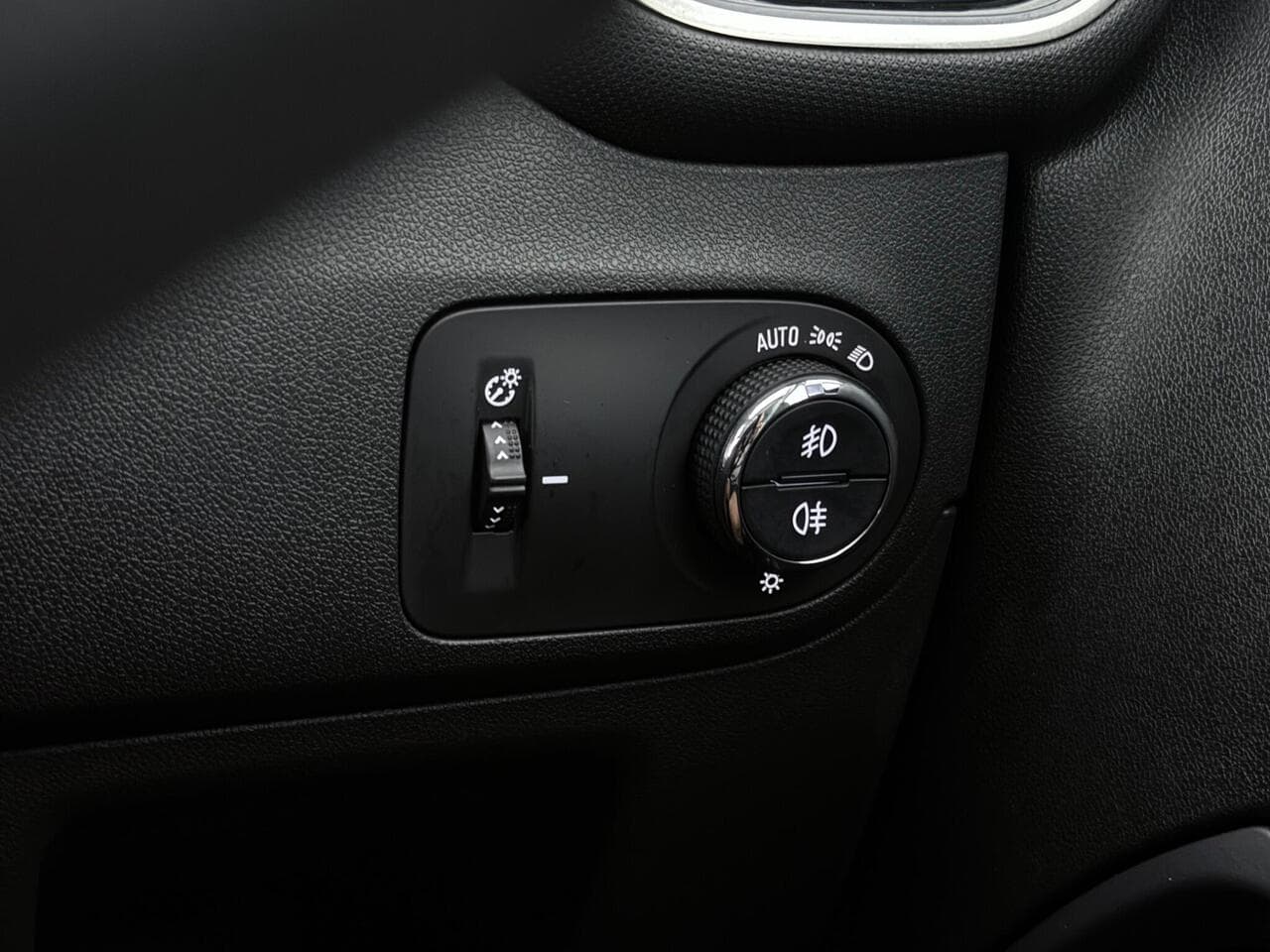 Vauxhall Crossland thumbnail Misc Controls