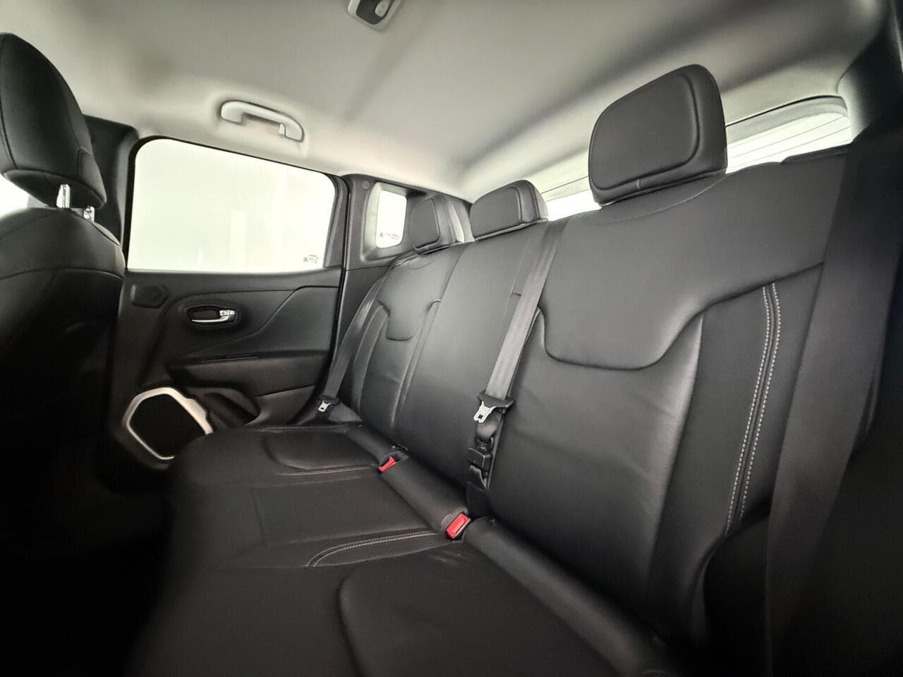 Jeep Renegade thumbnail Seats Rear