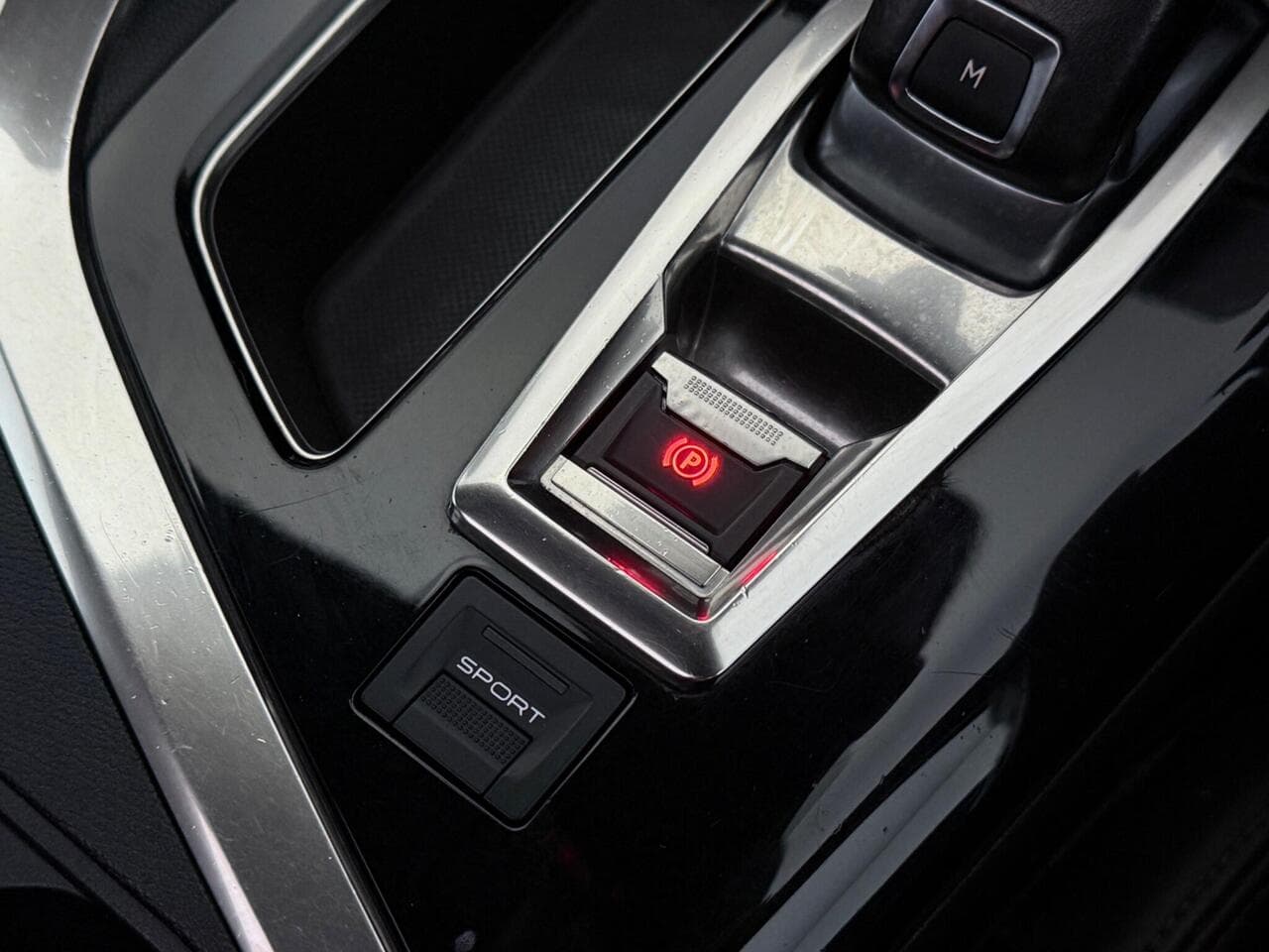 Peugeot 5008 thumbnail Misc Controls