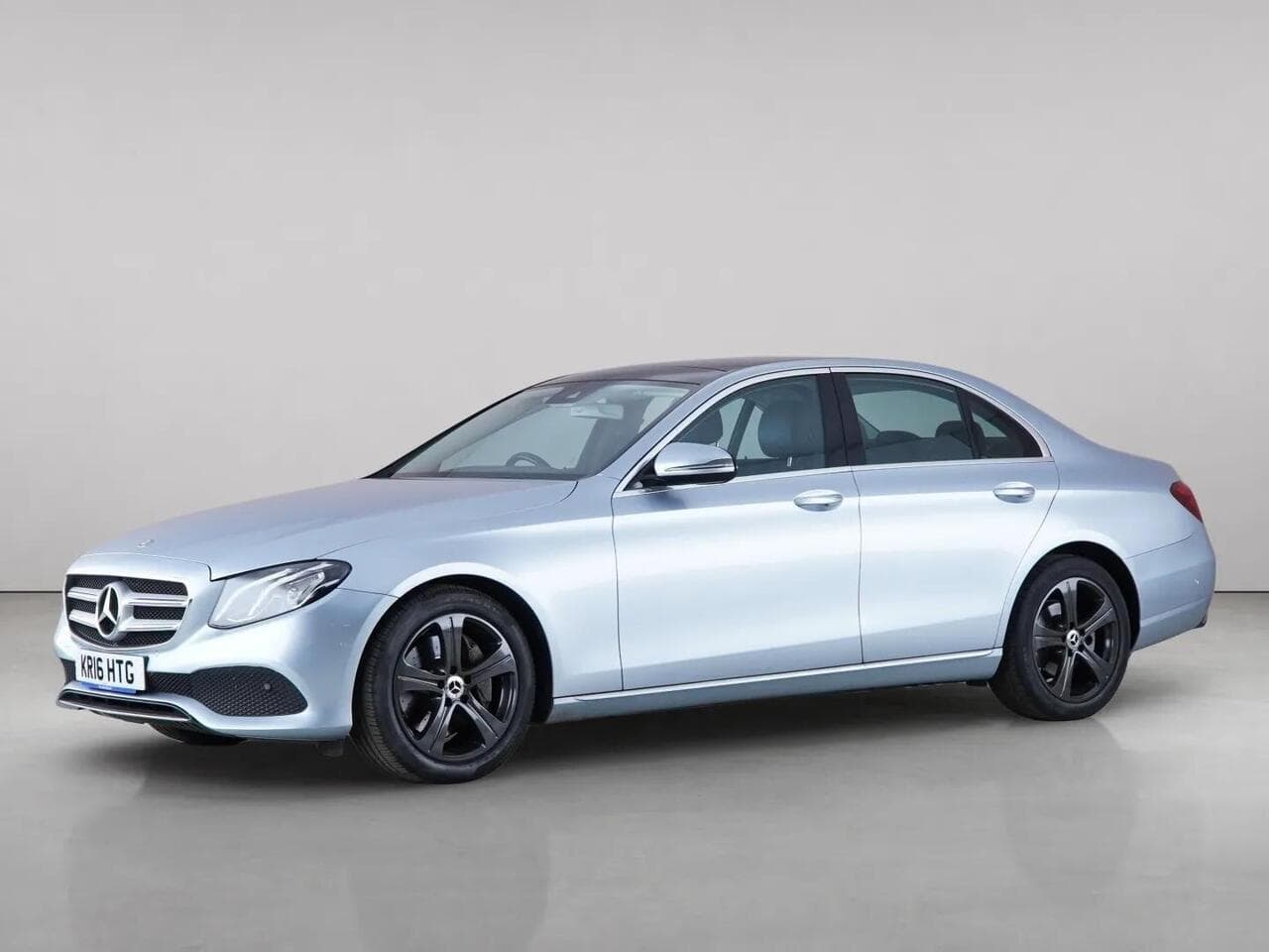 Mercedes-Benz E Class thumbnail Front Left
