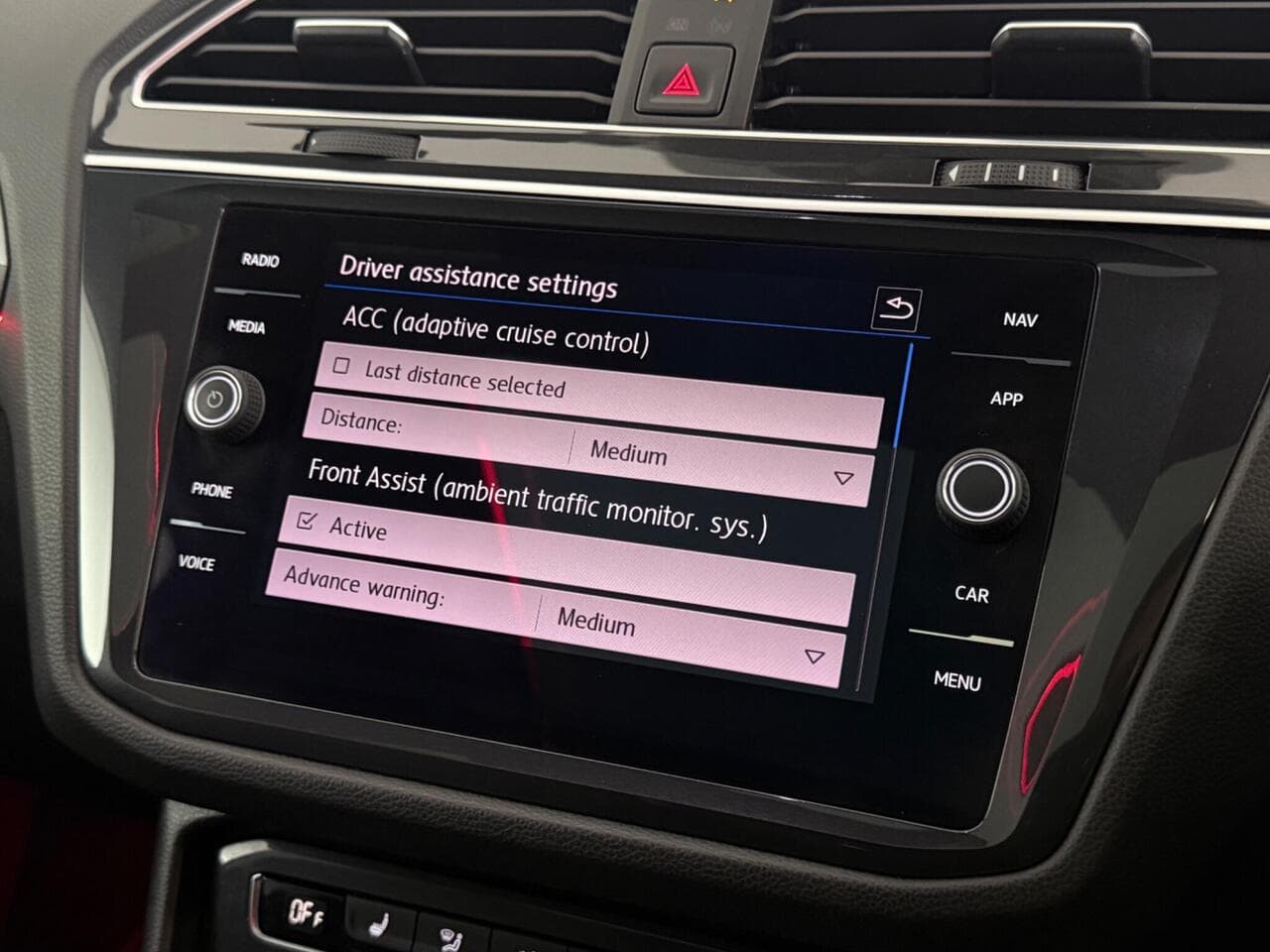 Volkswagen Tiguan thumbnail Infotainment System