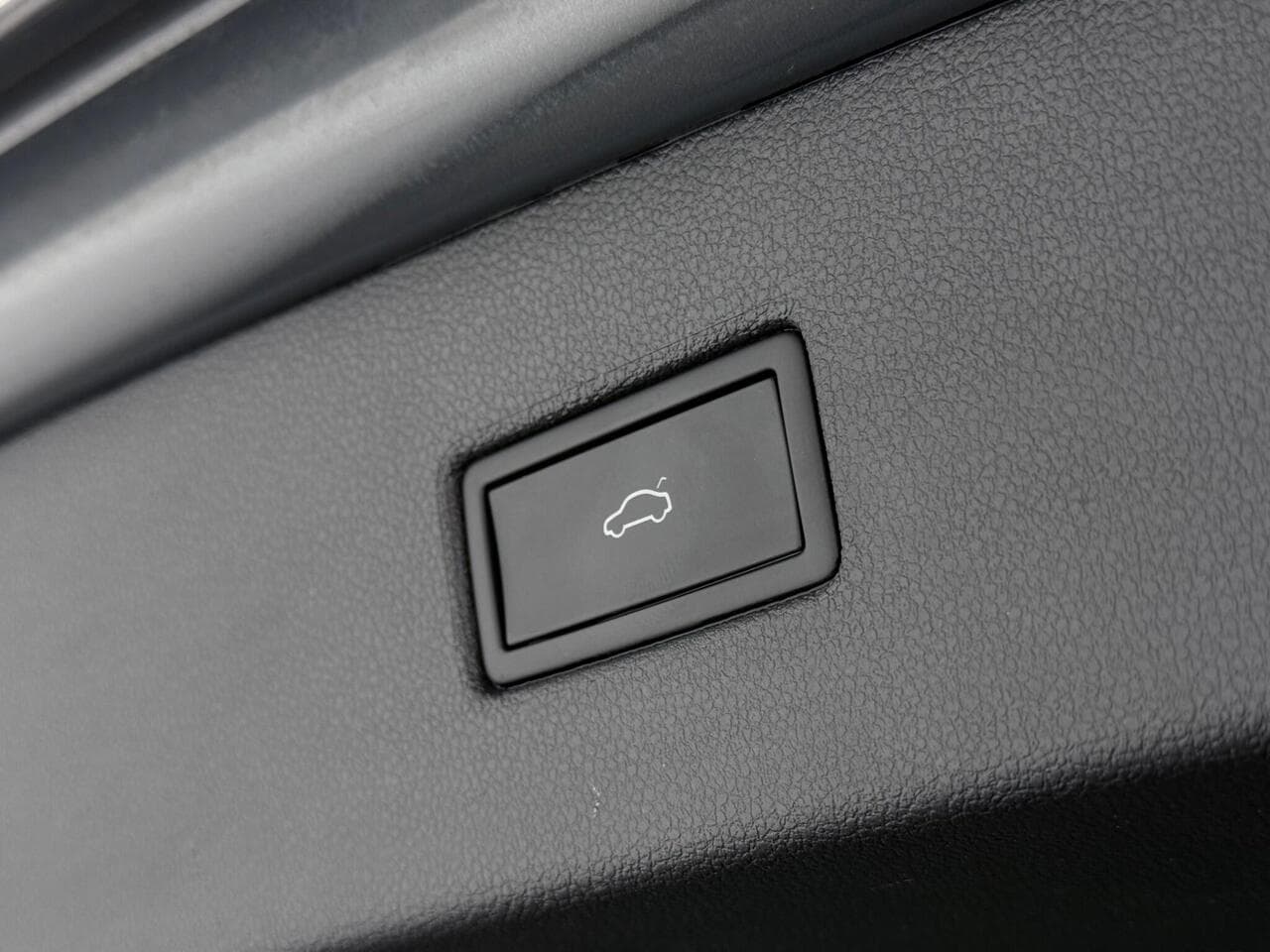 Volkswagen Tiguan thumbnail Misc Controls