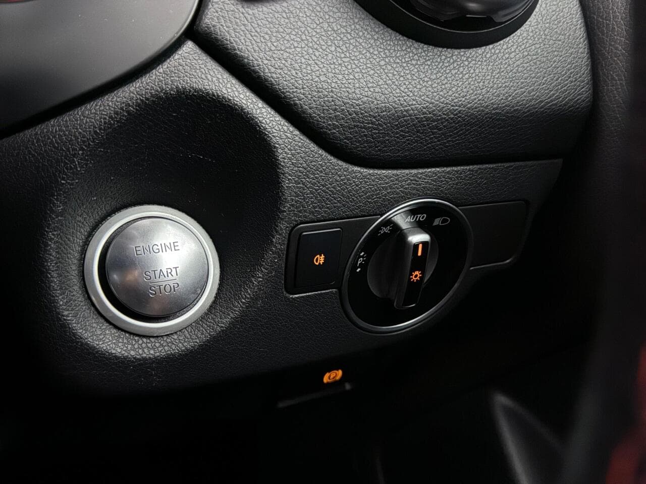 Mercedes-Benz GLA thumbnail Misc Controls