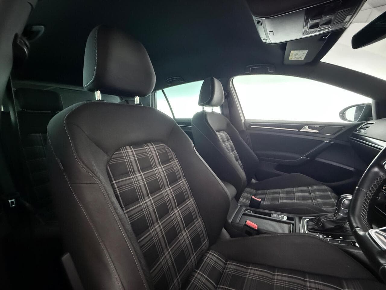 Volkswagen Golf thumbnail Seat Driver