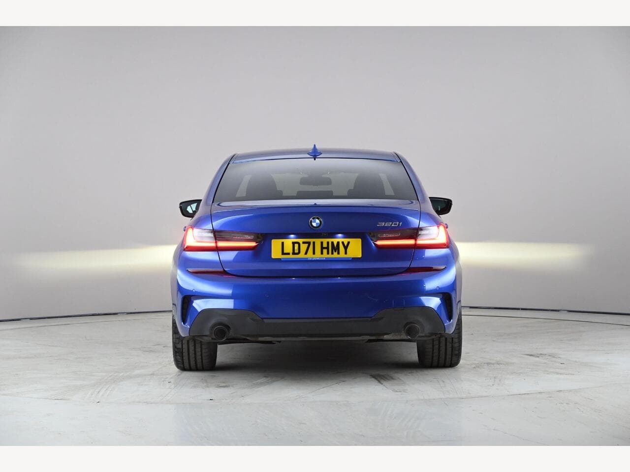 BMW 3 Series thumbnail Rear