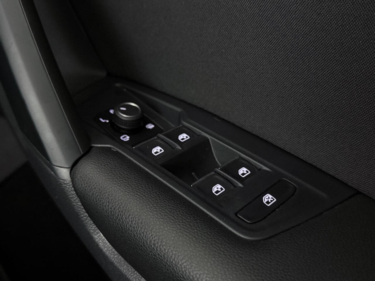 Volkswagen Tiguan thumbnail Misc Controls