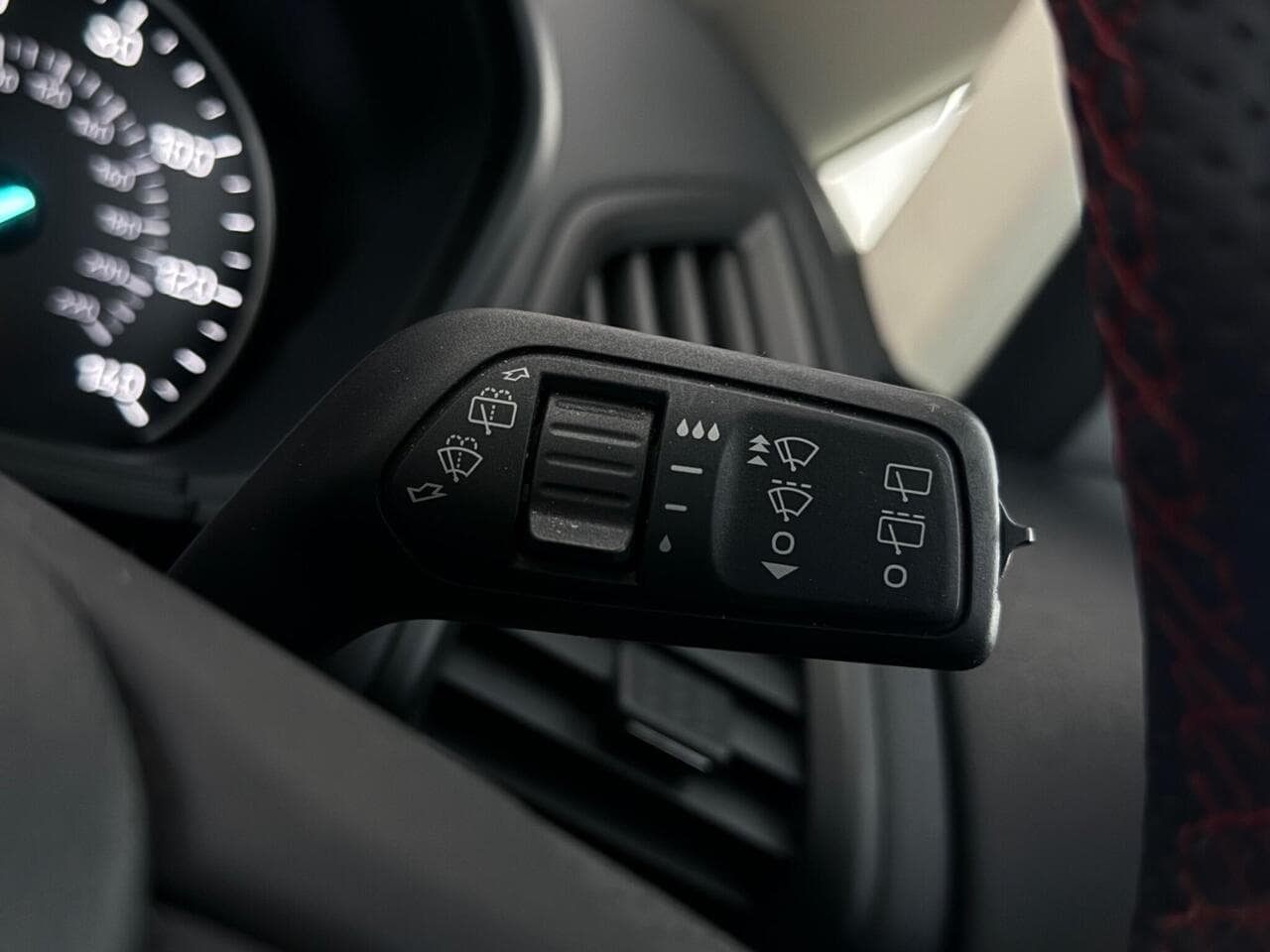 Ford EcoSport thumbnail Misc Controls