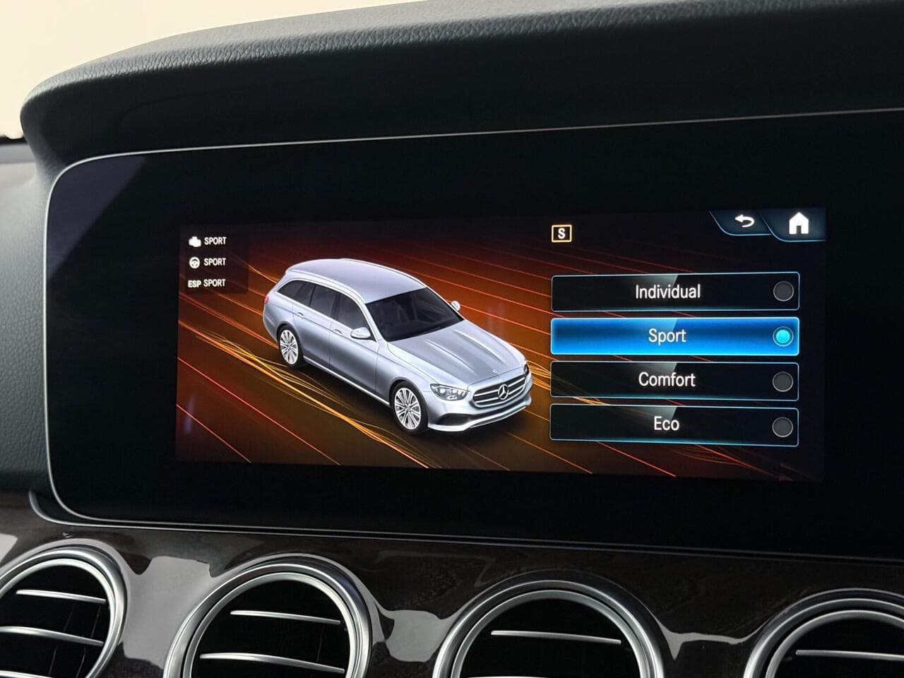 Mercedes-Benz E Class thumbnail Infotainment System