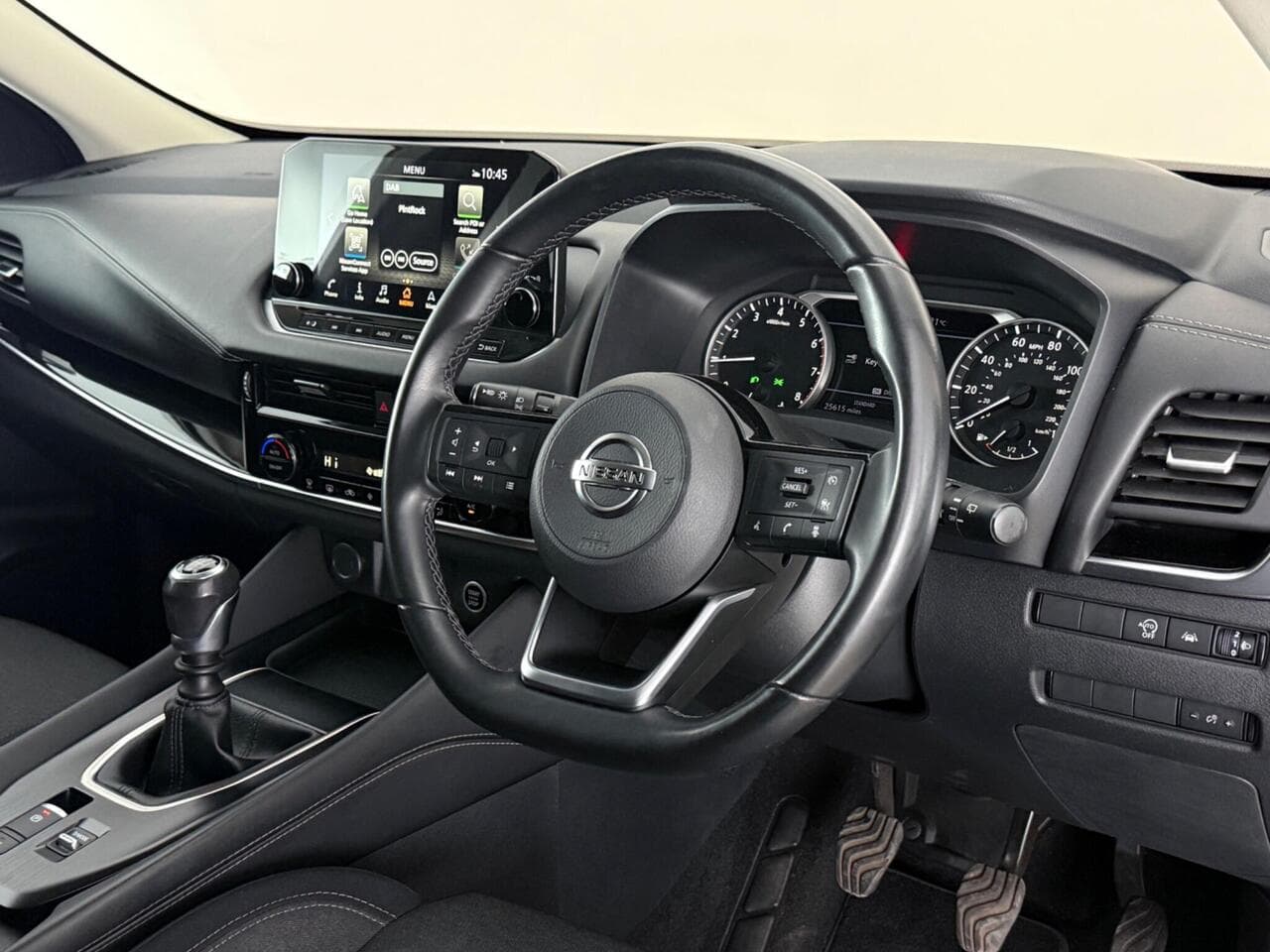 Nissan Qashqai thumbnail Steering Wheel