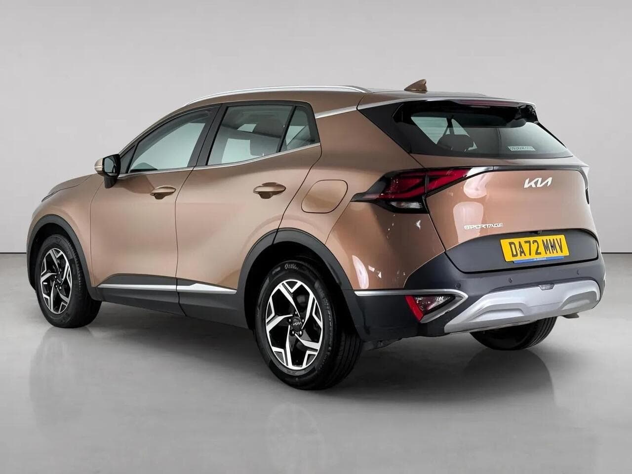 Kia Sportage thumbnail Rear Left