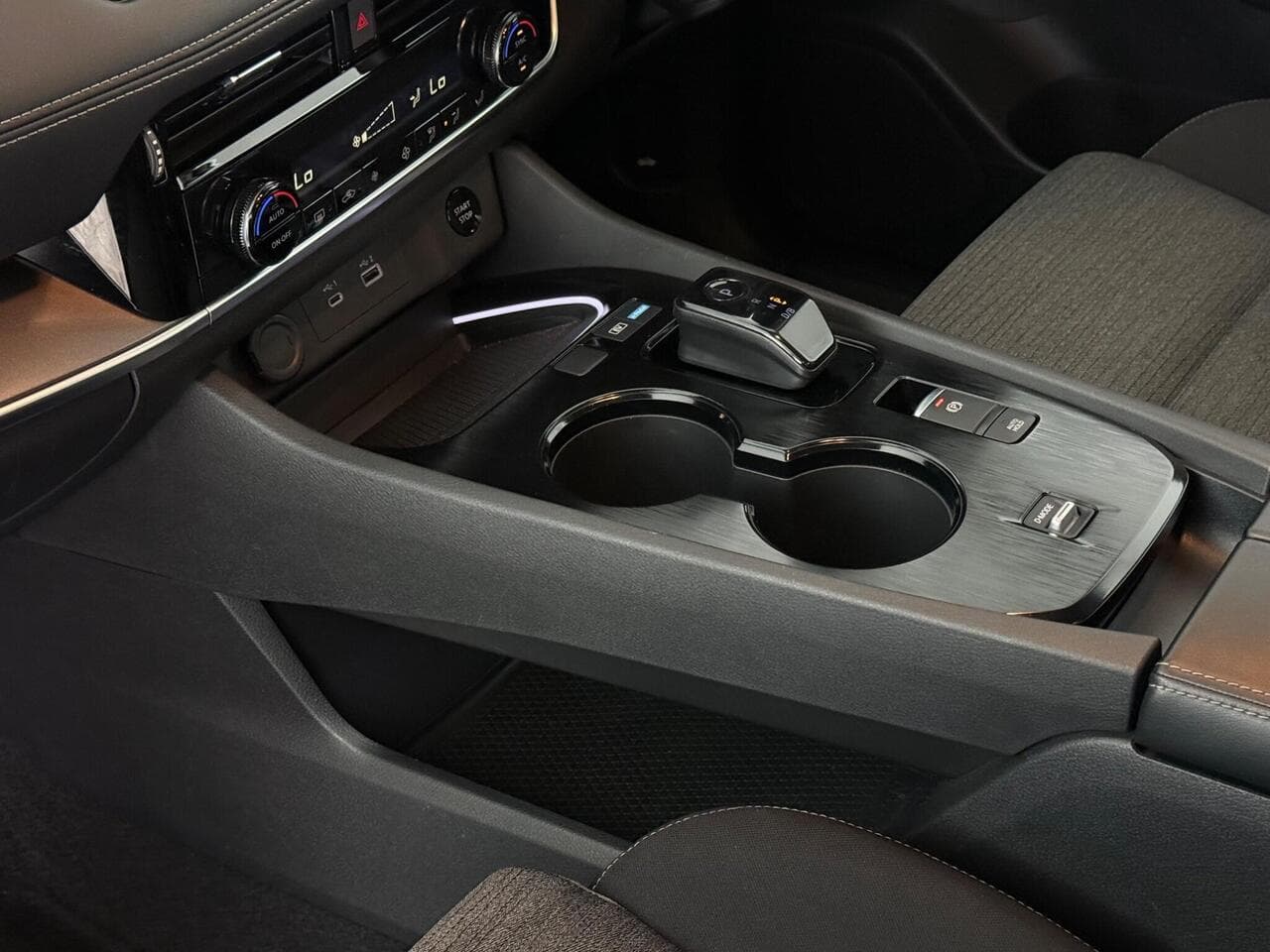 Nissan X-Trail thumbnail Misc Controls