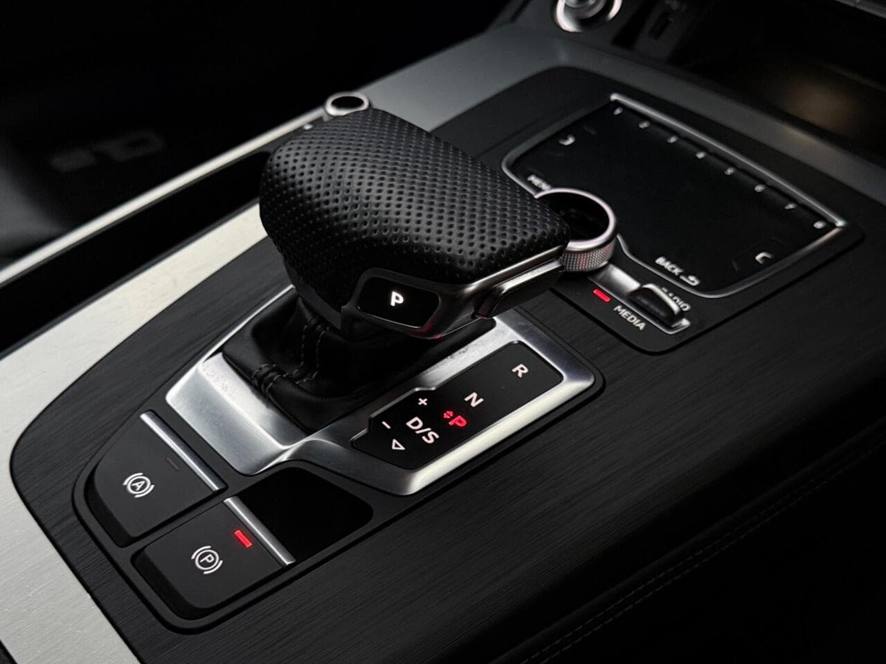 Audi Q5 thumbnail Interior Front