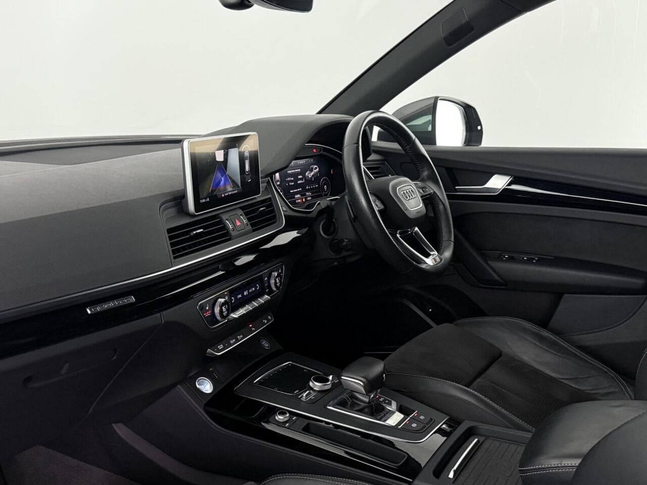 Audi Q5 thumbnail Interior Front