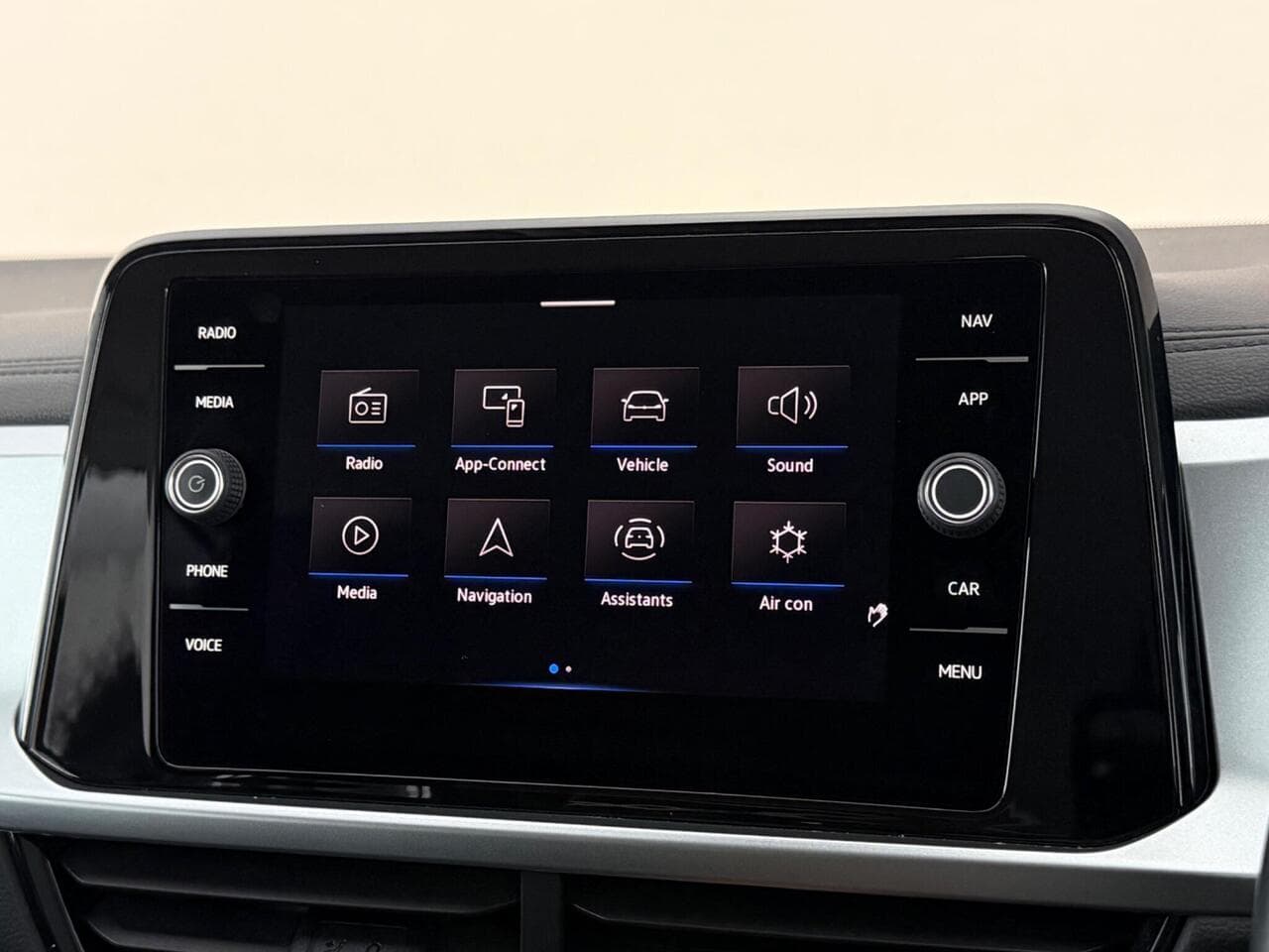 Volkswagen T-Roc thumbnail Infotainment System