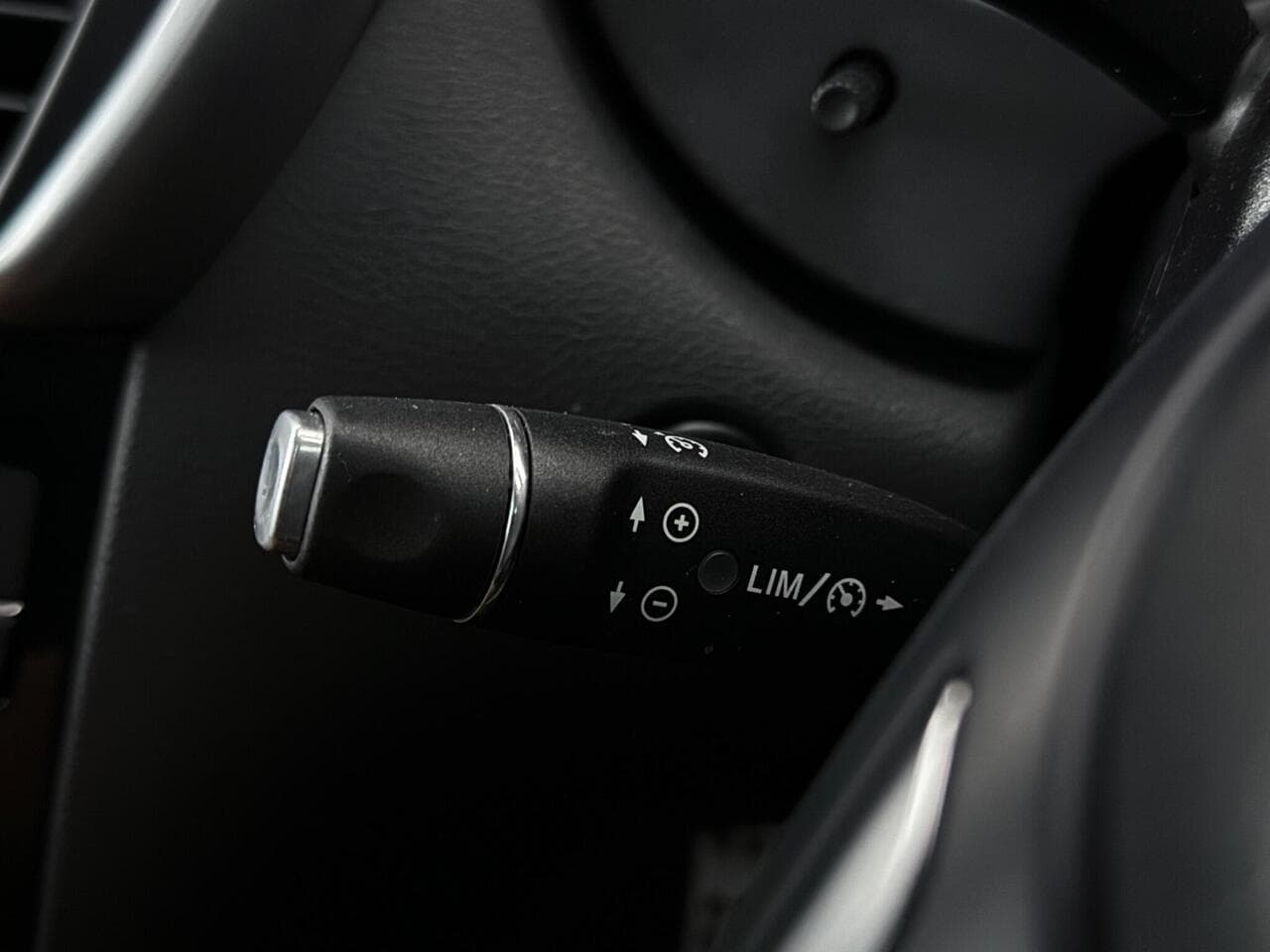Infiniti Q30 thumbnail Misc Controls