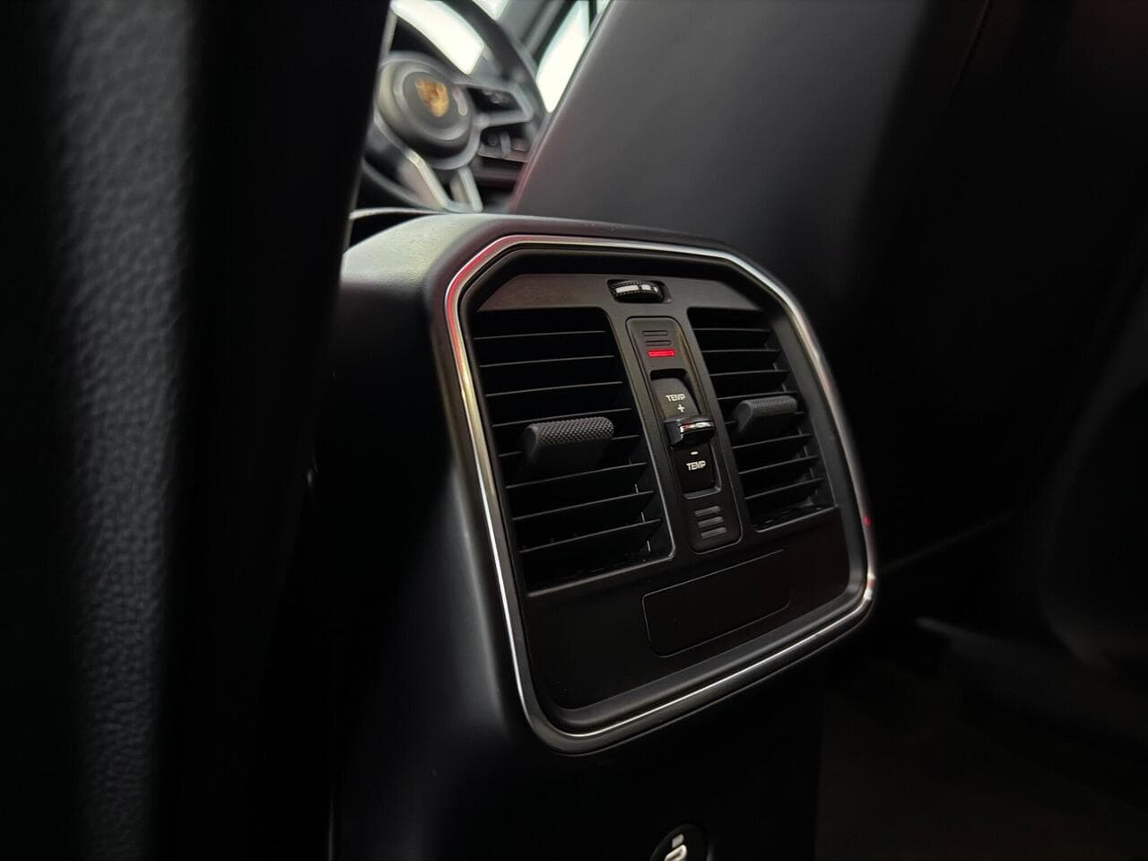 Porsche Macan thumbnail Misc Controls