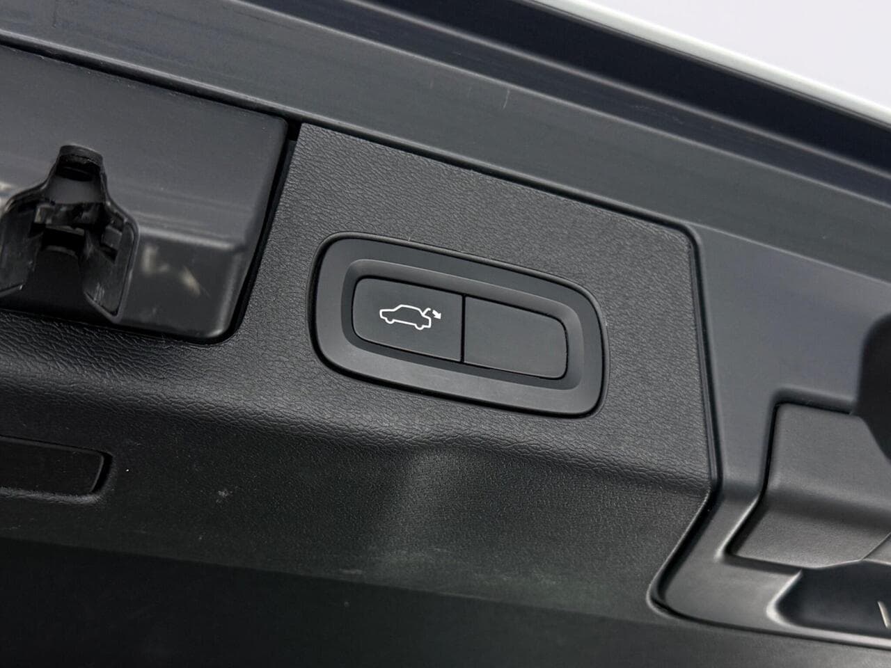 Volvo XC60 thumbnail Misc Controls