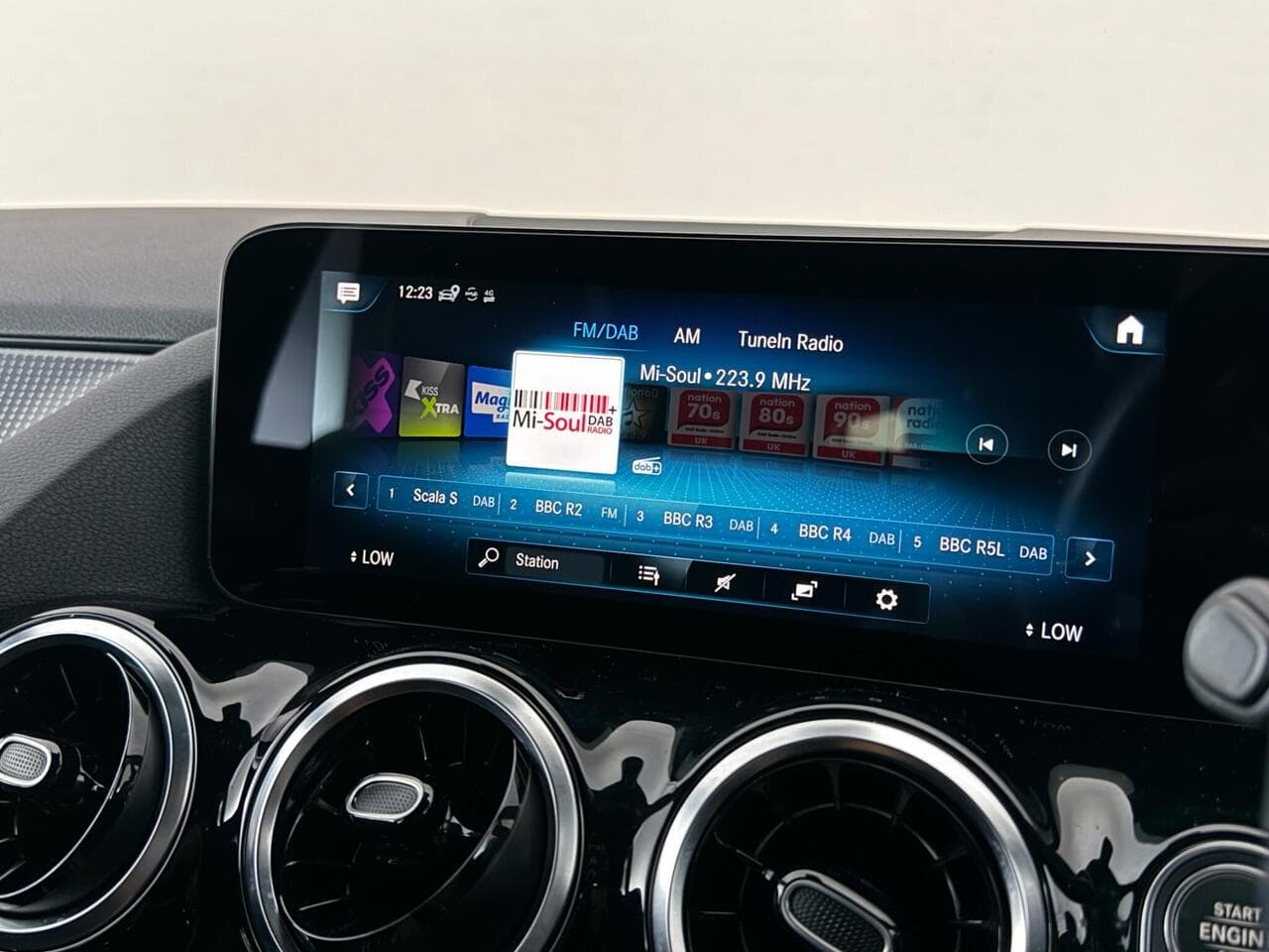 Mercedes-Benz B Class thumbnail Infotainment System