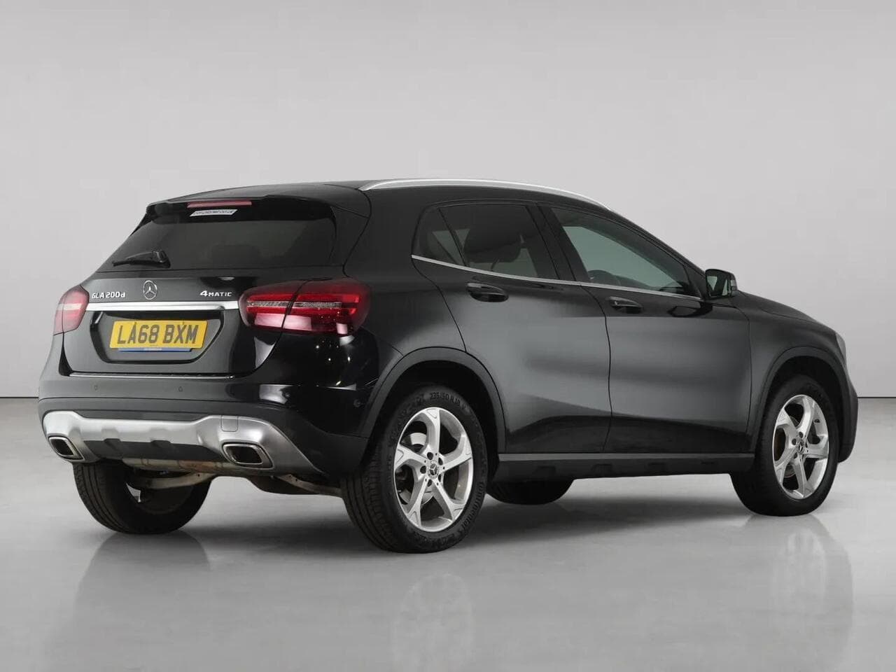 Mercedes-Benz GLA thumbnail Rear Right