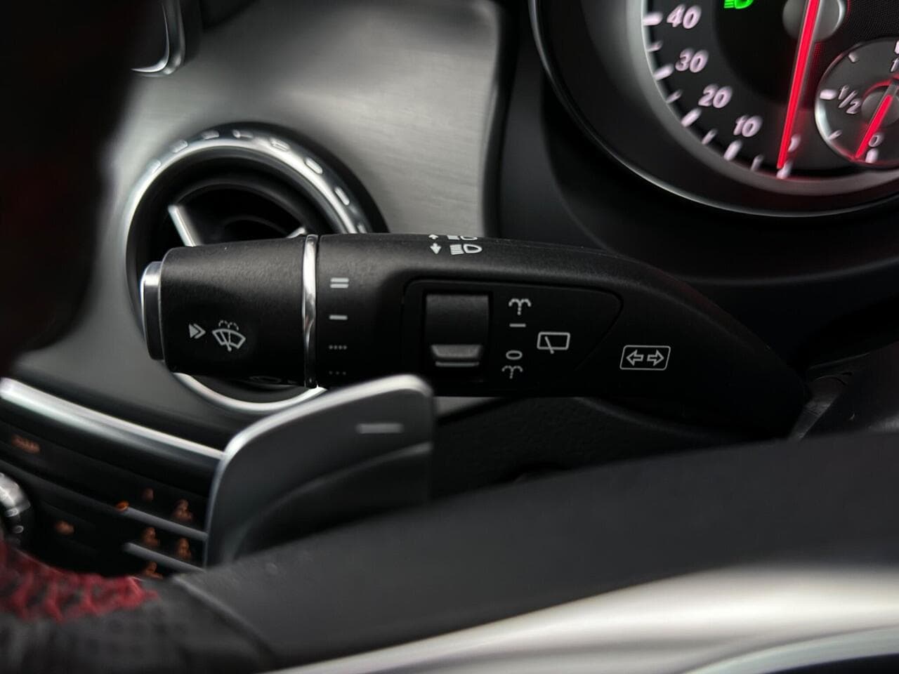 Mercedes-Benz GLA thumbnail Misc Controls