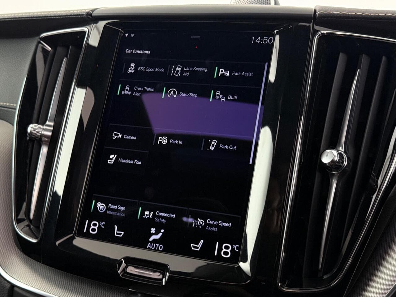 Volvo XC60 thumbnail Infotainment System