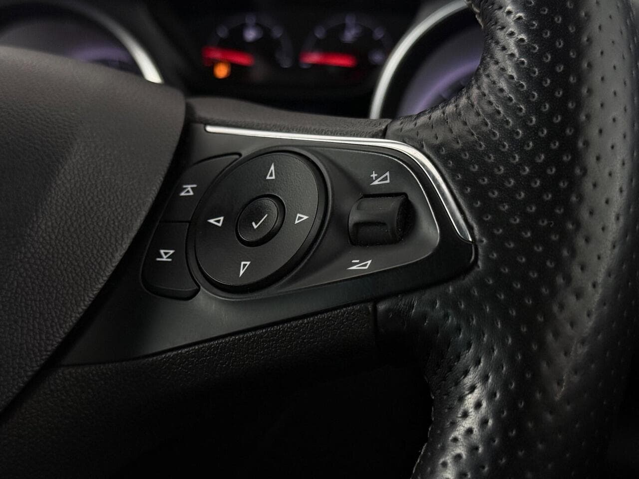 Vauxhall Insignia thumbnail Misc Controls