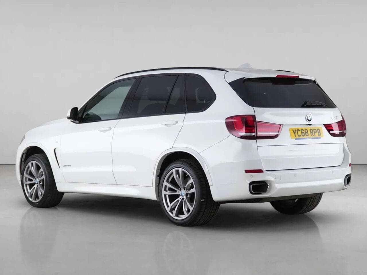 BMW X5 thumbnail Rear Left